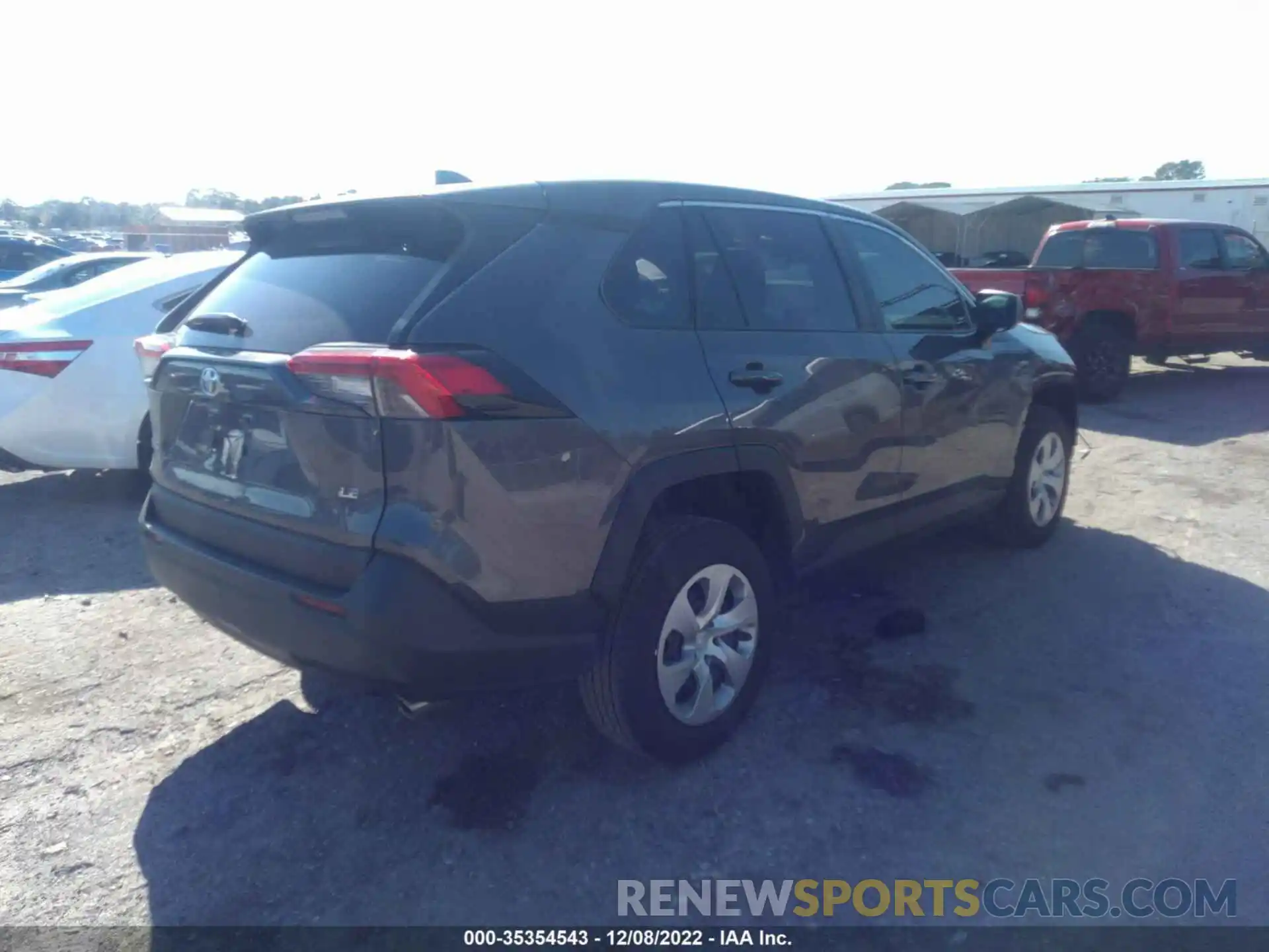 4 Photograph of a damaged car 2T3H1RFVXNW208476 TOYOTA RAV4 2022