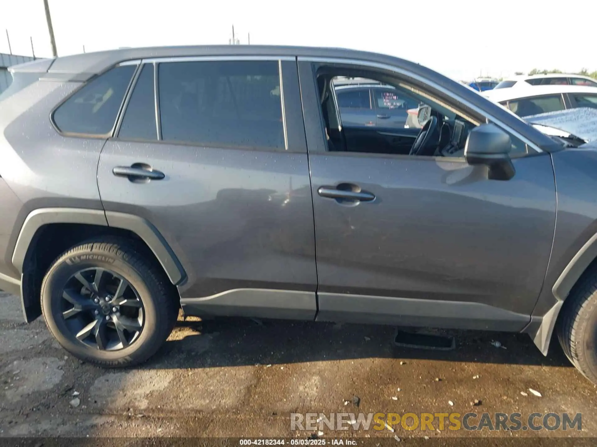 13 Photograph of a damaged car 2T3H1RFVXNW217209 TOYOTA RAV4 2022