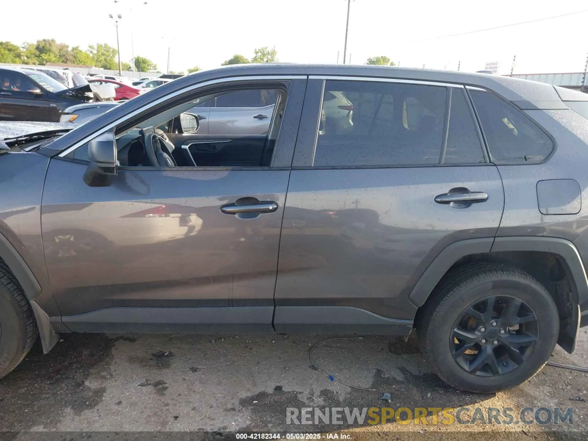 14 Photograph of a damaged car 2T3H1RFVXNW217209 TOYOTA RAV4 2022