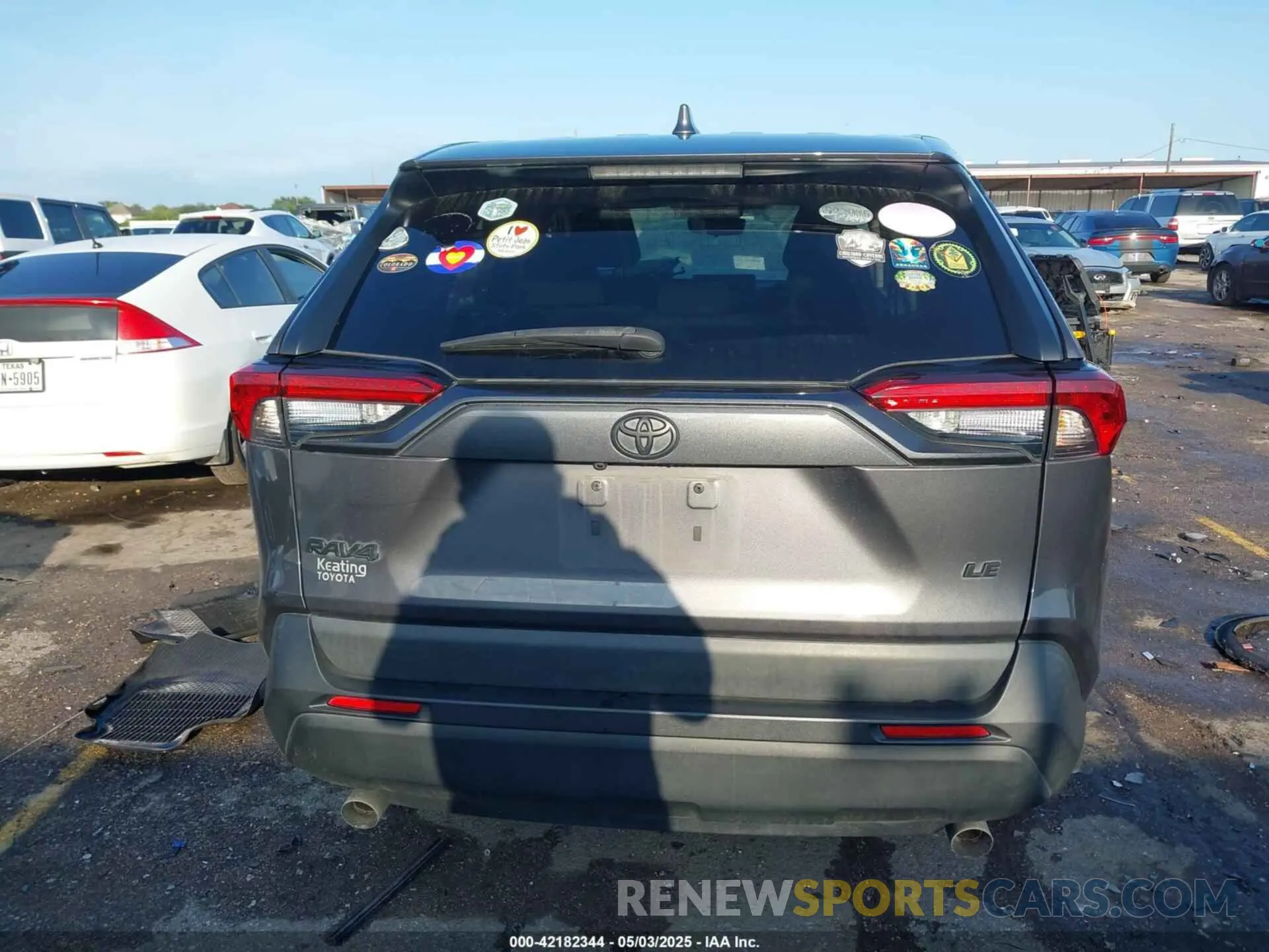 16 Photograph of a damaged car 2T3H1RFVXNW217209 TOYOTA RAV4 2022