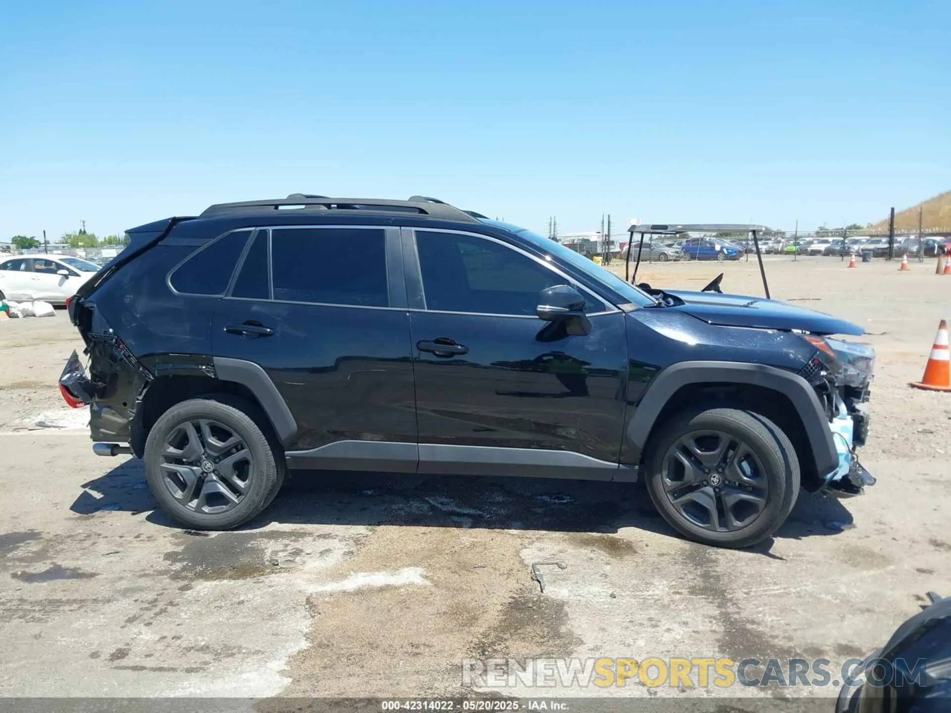 14 Photograph of a damaged car 2T3J1RFV8NW266510 TOYOTA RAV4 2022