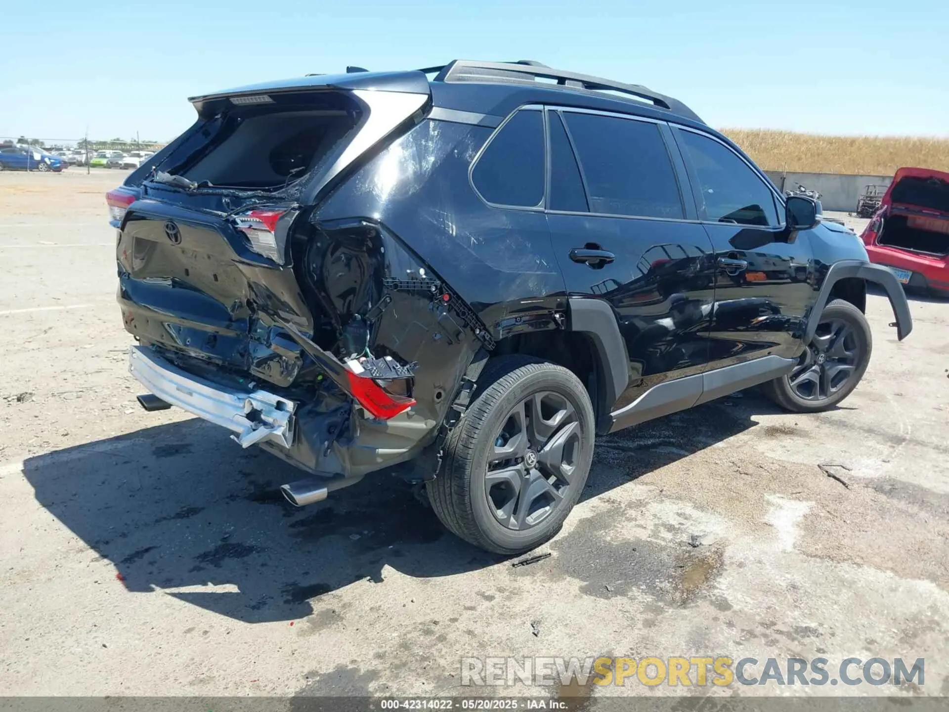 4 Photograph of a damaged car 2T3J1RFV8NW266510 TOYOTA RAV4 2022