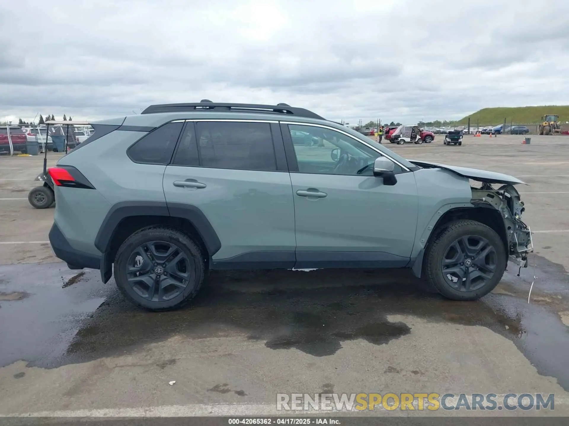 14 Photograph of a damaged car 2T3J1RFV8NW308450 TOYOTA RAV4 2022