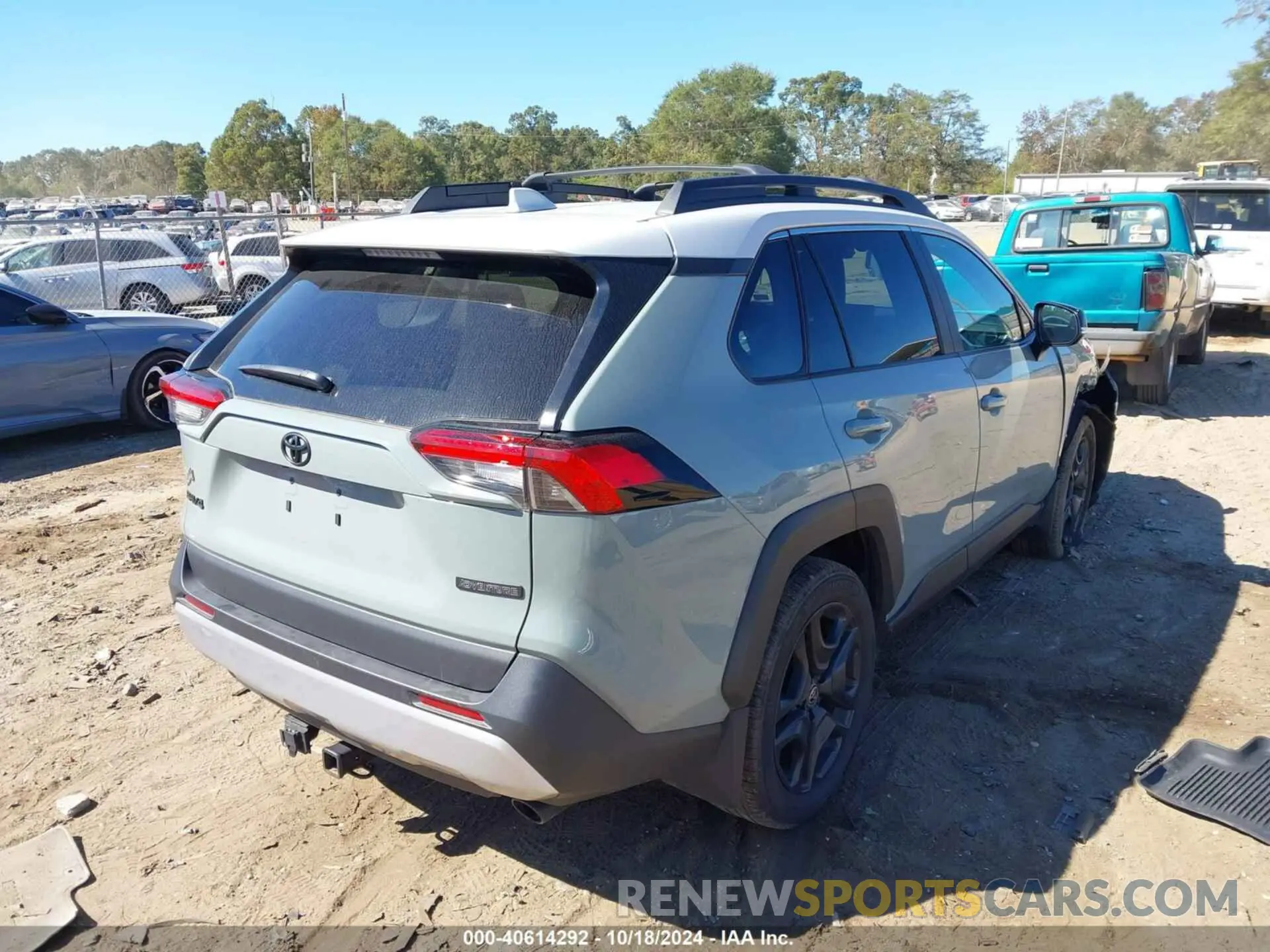 4 Photograph of a damaged car 2T3J1RFVXNW313391 TOYOTA RAV4 2022