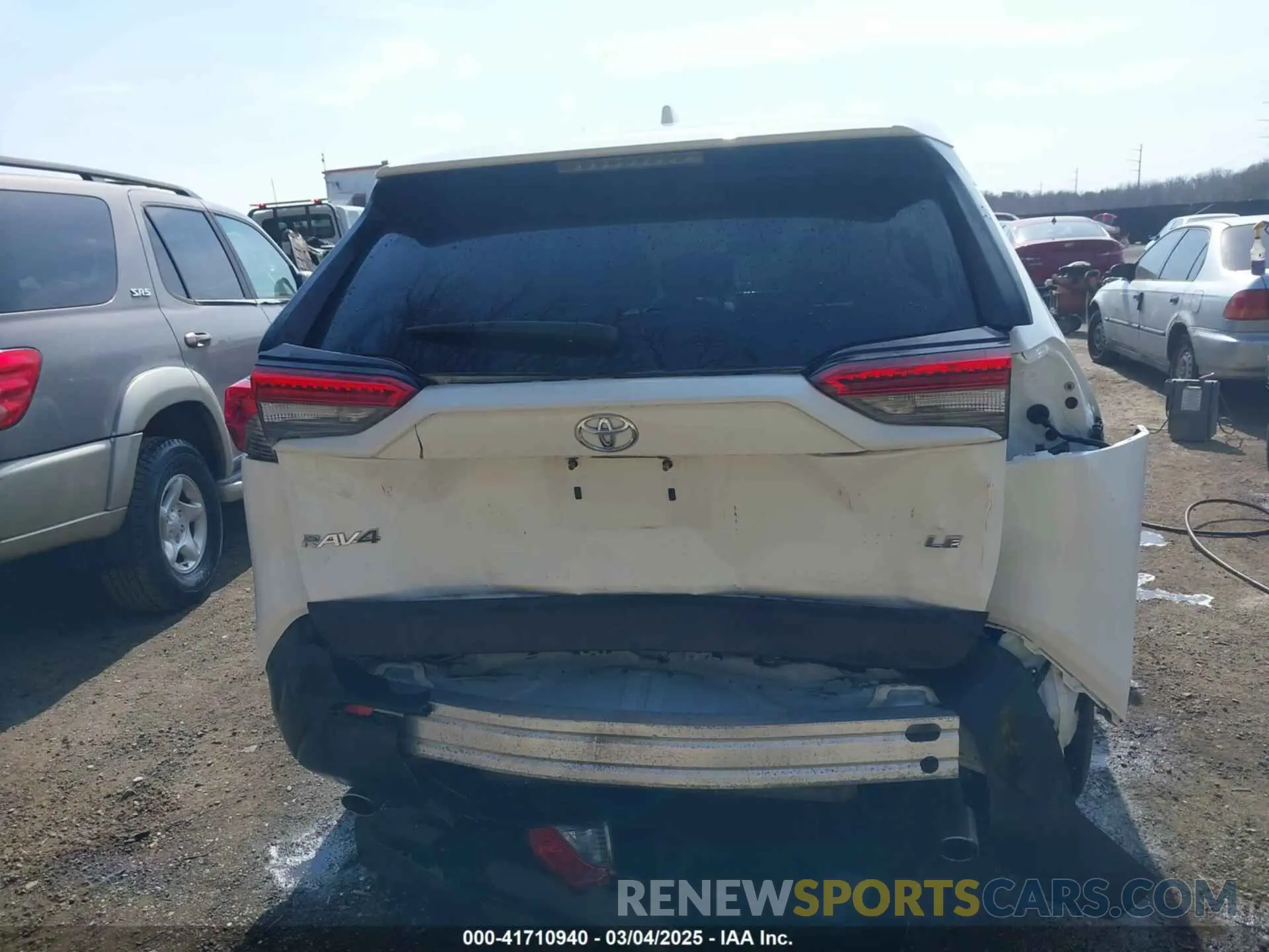 17 Photograph of a damaged car 2T3K1RFV1NC173348 TOYOTA RAV4 2022