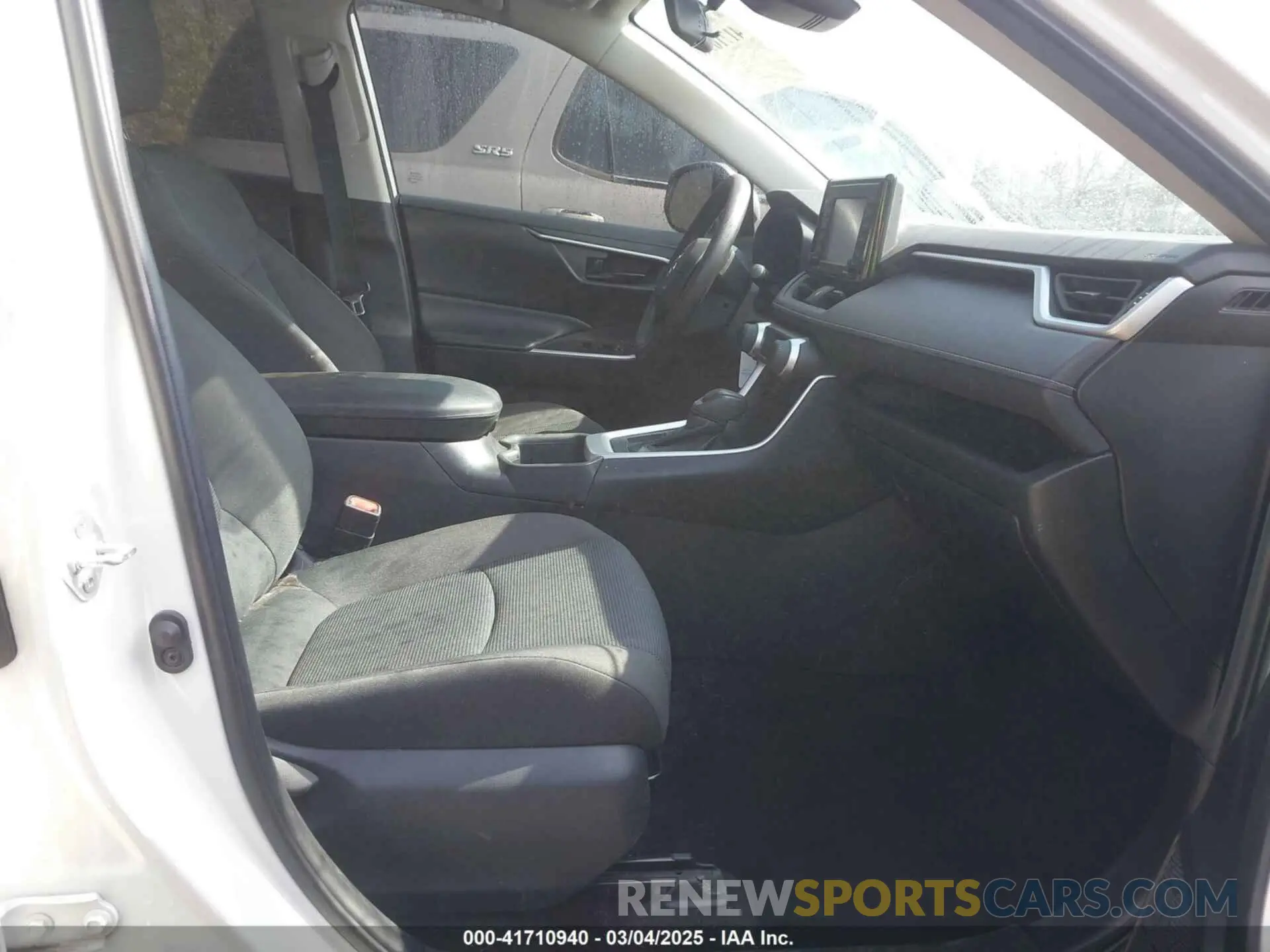 5 Photograph of a damaged car 2T3K1RFV1NC173348 TOYOTA RAV4 2022
