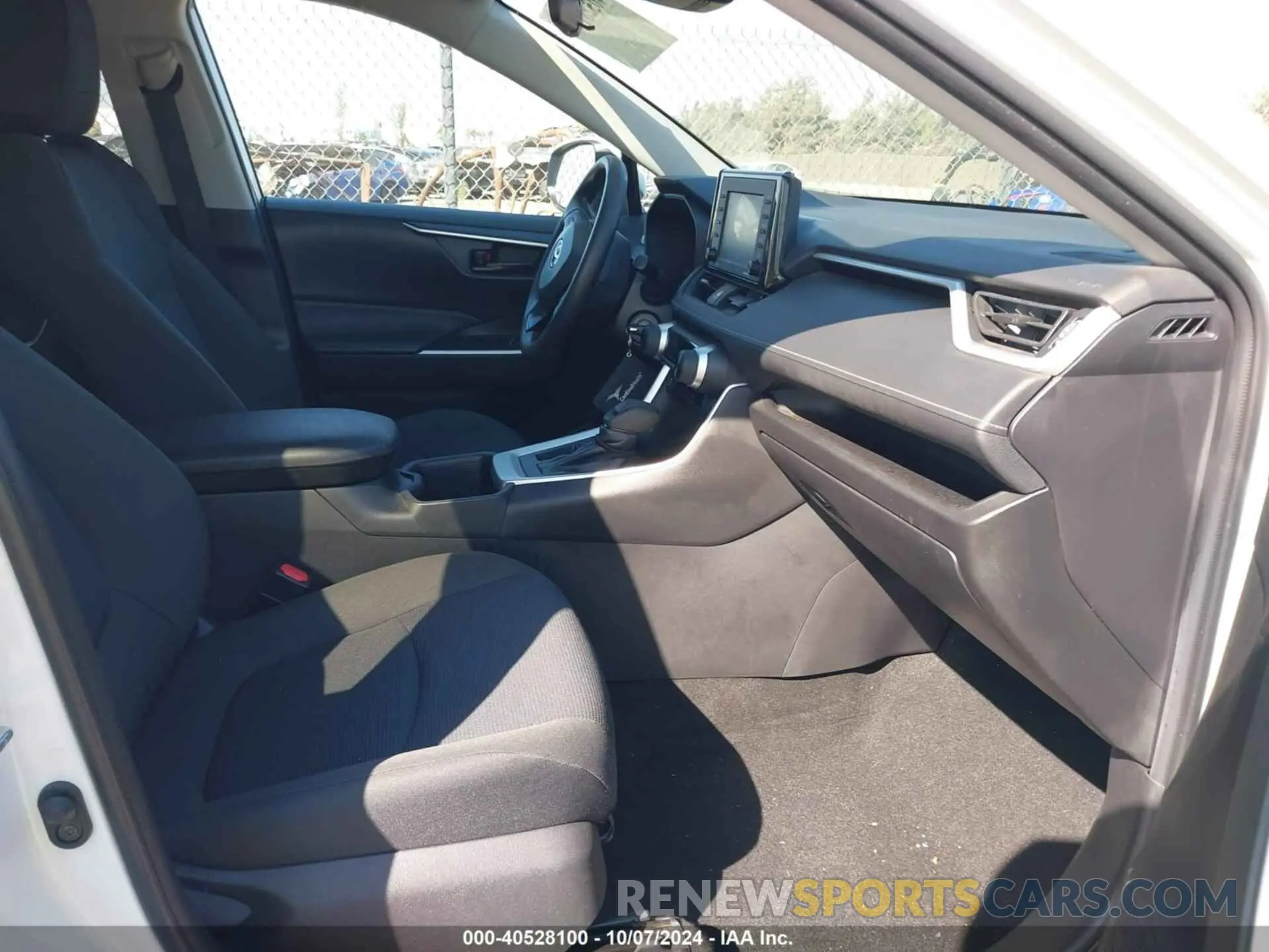5 Photograph of a damaged car 2T3K1RFV1NC201732 TOYOTA RAV4 2022