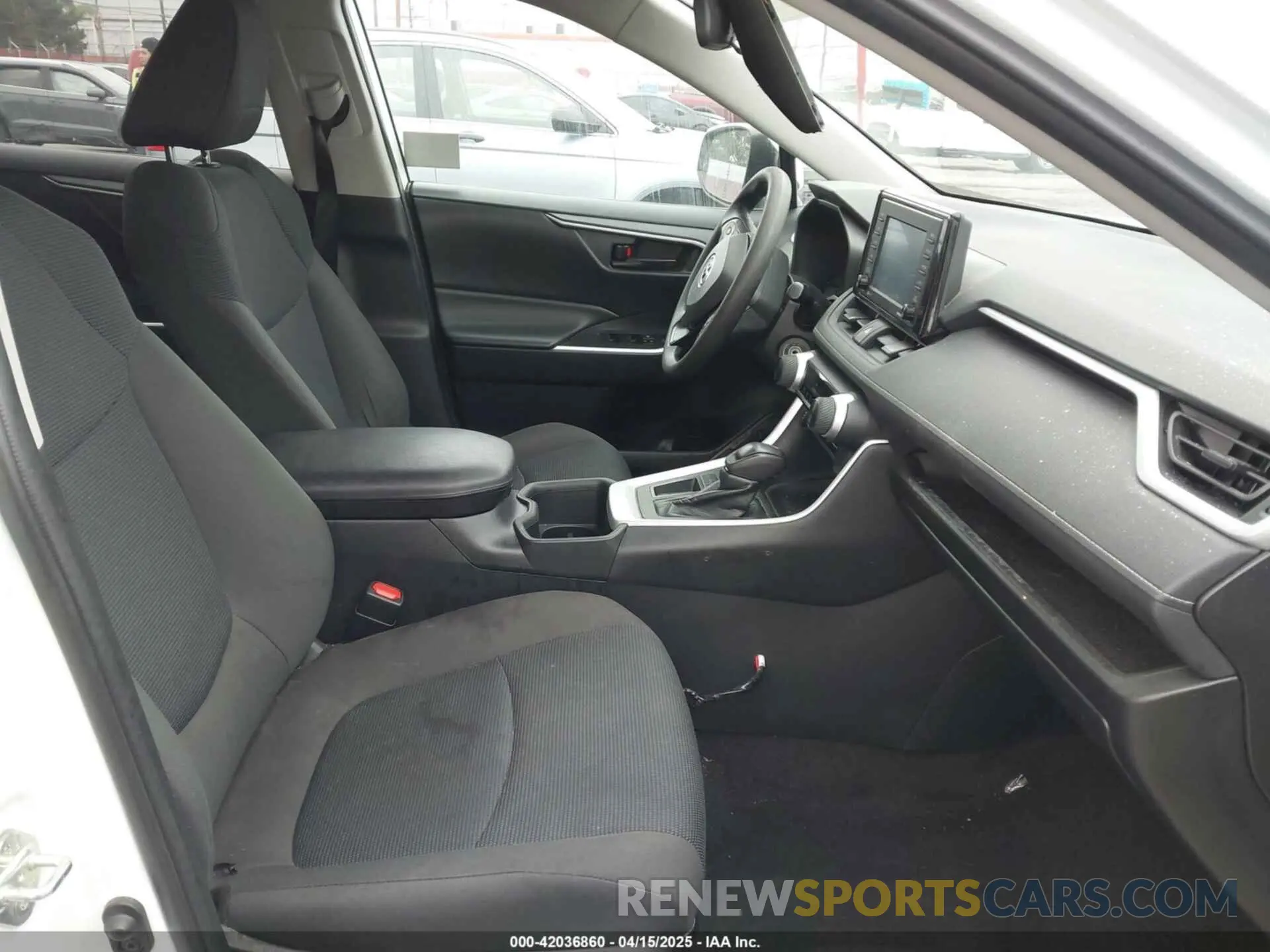 5 Photograph of a damaged car 2T3K1RFV3NW201634 TOYOTA RAV4 2022