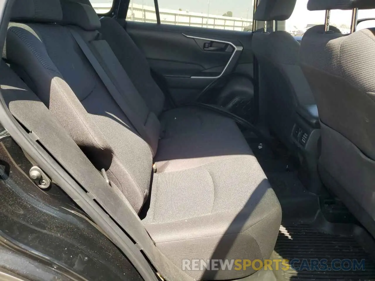 11 Photograph of a damaged car 2T3K1RFV6NC211284 TOYOTA RAV4 2022