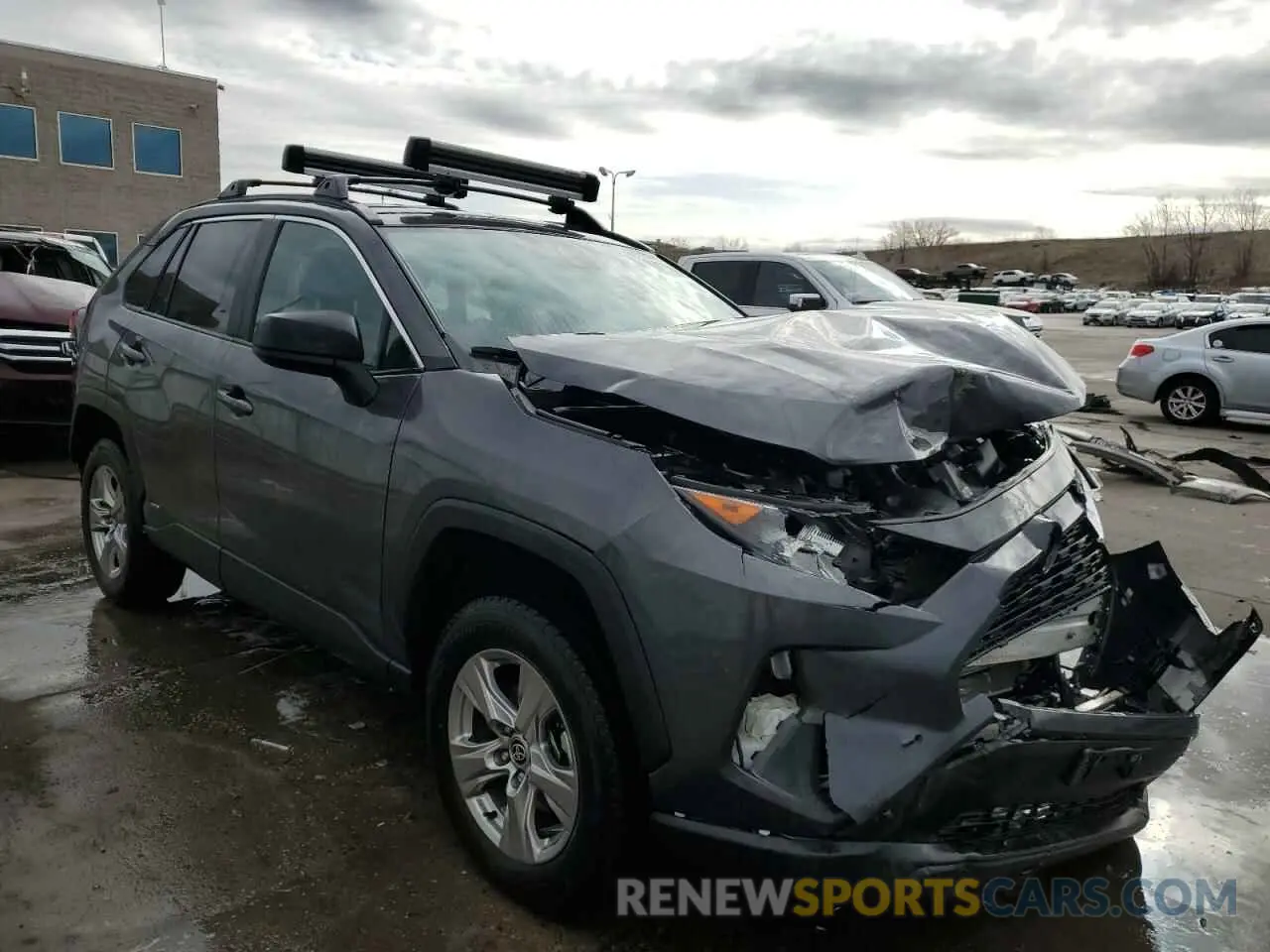 4 Photograph of a damaged car 2T3LWRFV6NW141595 TOYOTA RAV4 2022