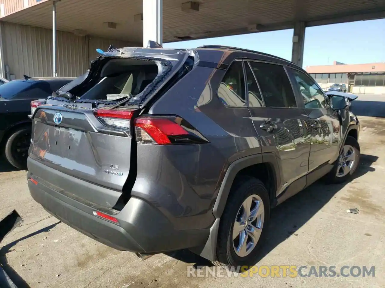 4 Photograph of a damaged car 2T3MWRFV4NW135816 TOYOTA RAV4 2022