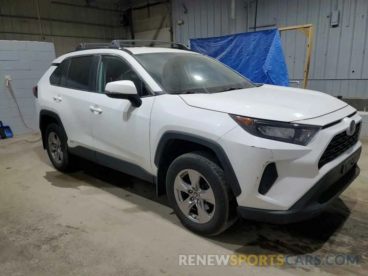 4 Photograph of a damaged car 2T3MWRFV8NW130943 TOYOTA RAV4 2022