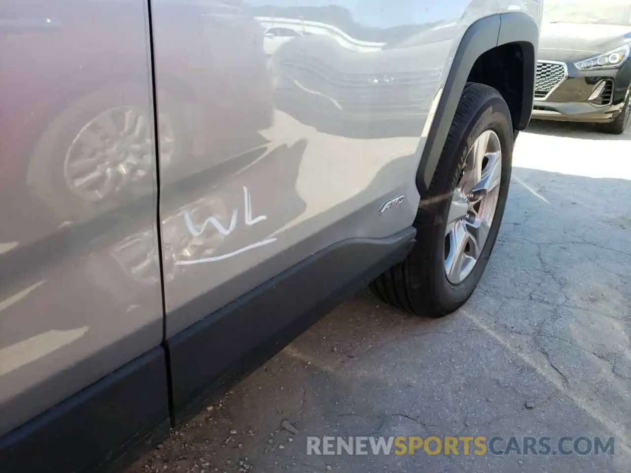 9 Photograph of a damaged car 2T3MWRFV8NW143031 TOYOTA RAV4 2022