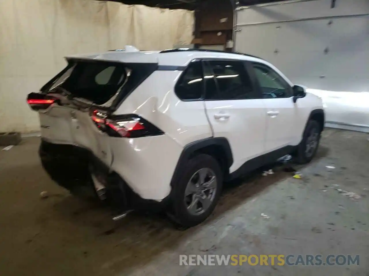 4 Photograph of a damaged car 2T3P1RFV0NC270112 TOYOTA RAV4 2022