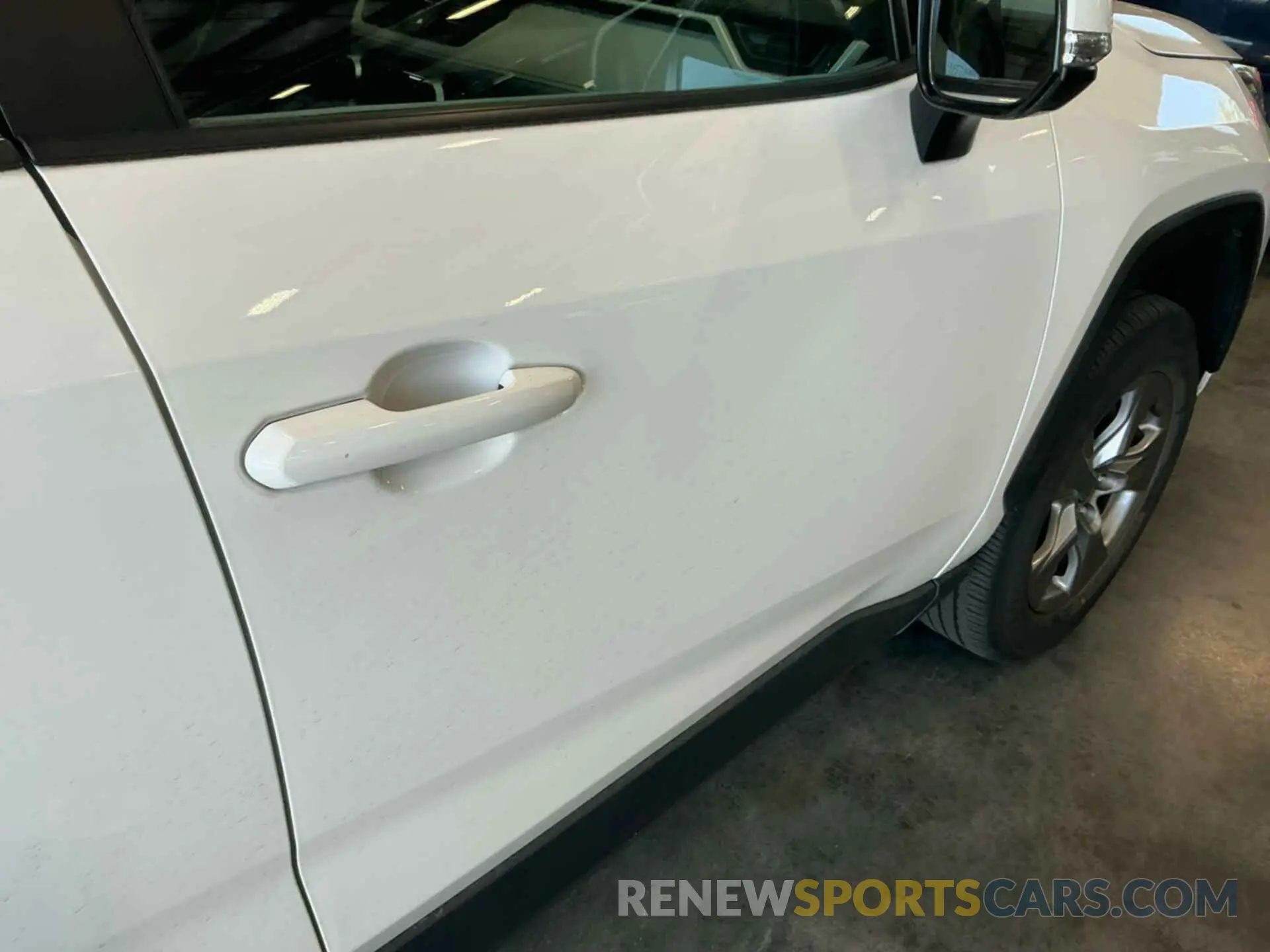 17 Photograph of a damaged car 2T3P1RFV0NC281871 TOYOTA RAV4 2022