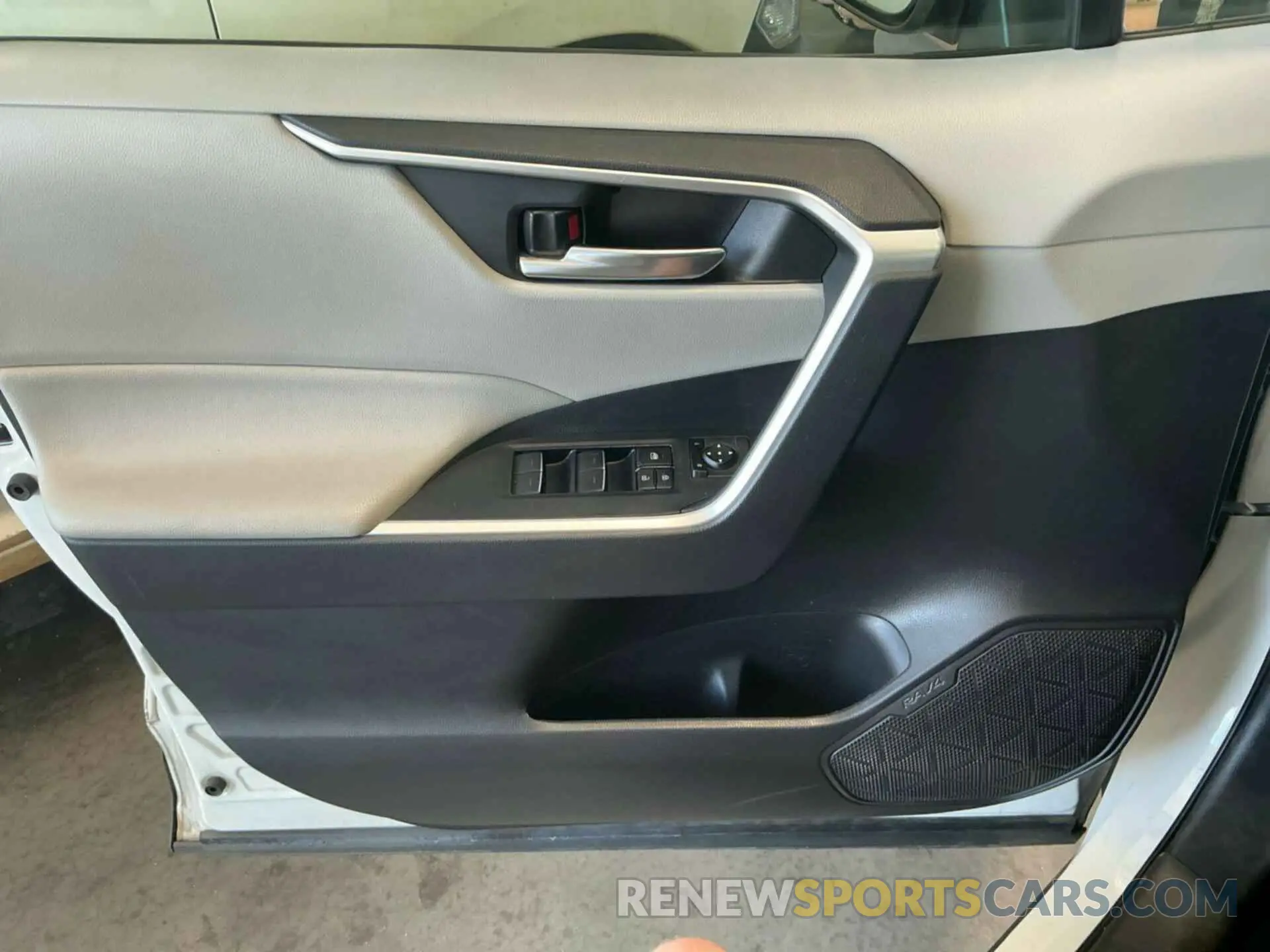 2 Photograph of a damaged car 2T3P1RFV0NC281871 TOYOTA RAV4 2022