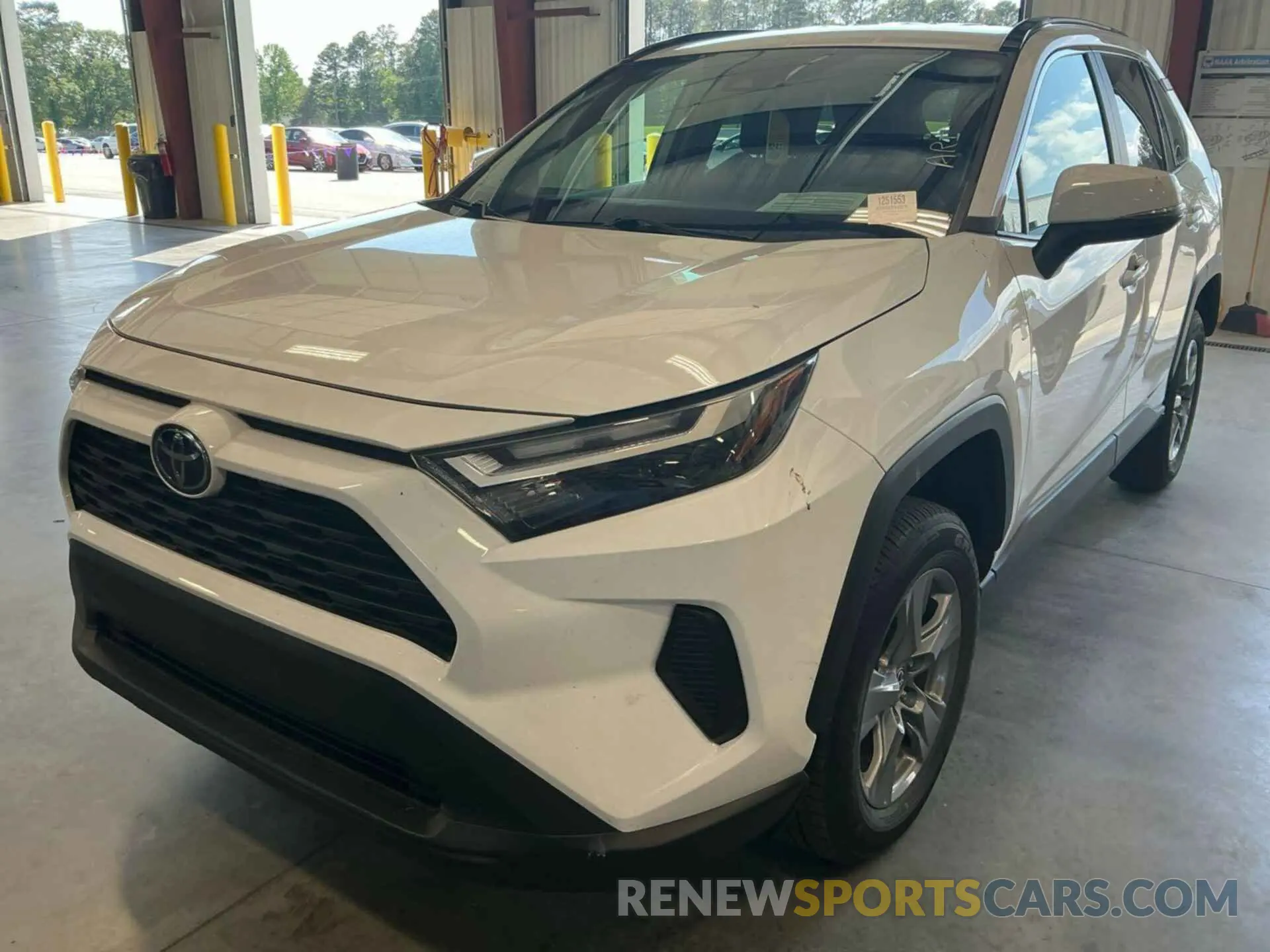 5 Photograph of a damaged car 2T3P1RFV0NC281871 TOYOTA RAV4 2022