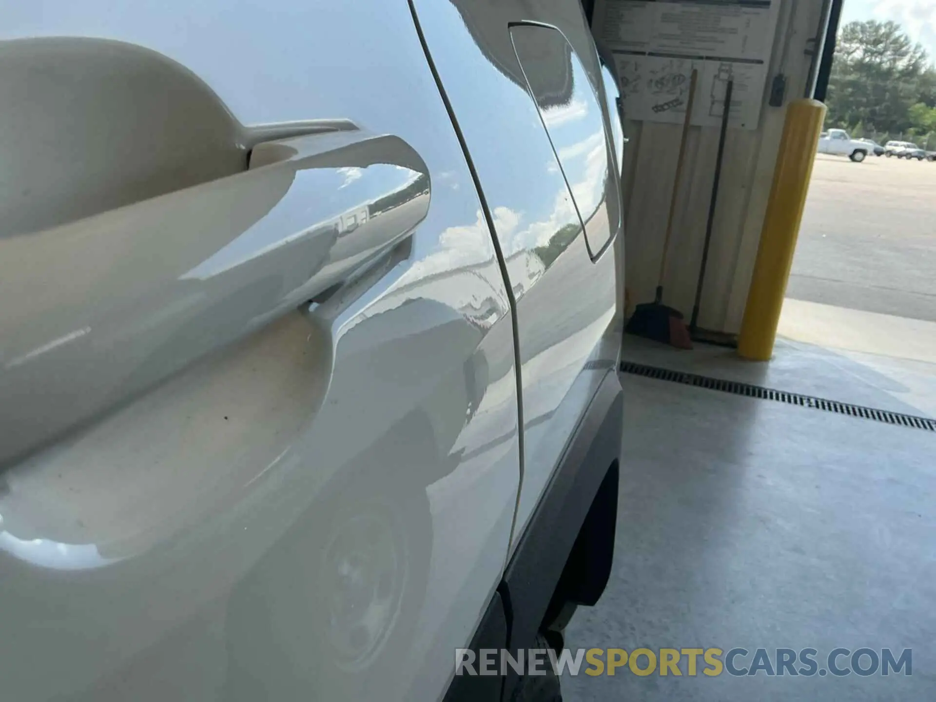 6 Photograph of a damaged car 2T3P1RFV0NC281871 TOYOTA RAV4 2022