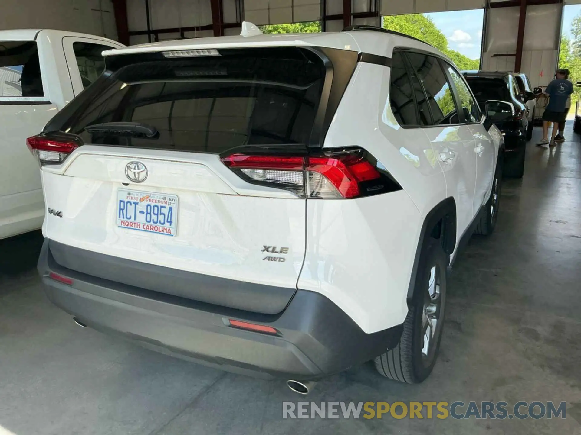 9 Photograph of a damaged car 2T3P1RFV0NC281871 TOYOTA RAV4 2022