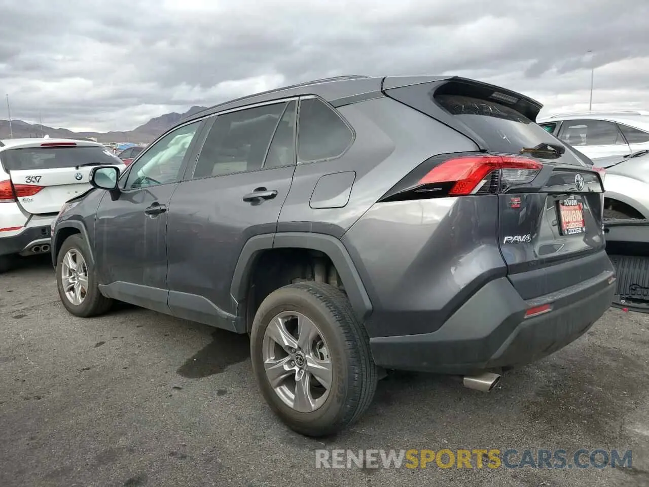 2 Photograph of a damaged car 2T3P1RFV0NC284026 TOYOTA RAV4 2022