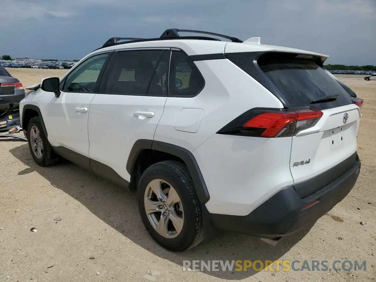 2 Photograph of a damaged car 2T3P1RFV0NC300127 TOYOTA RAV4 2022