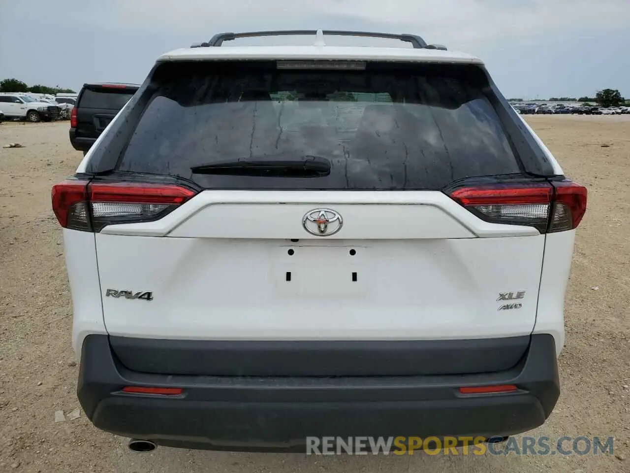 6 Photograph of a damaged car 2T3P1RFV0NC300127 TOYOTA RAV4 2022
