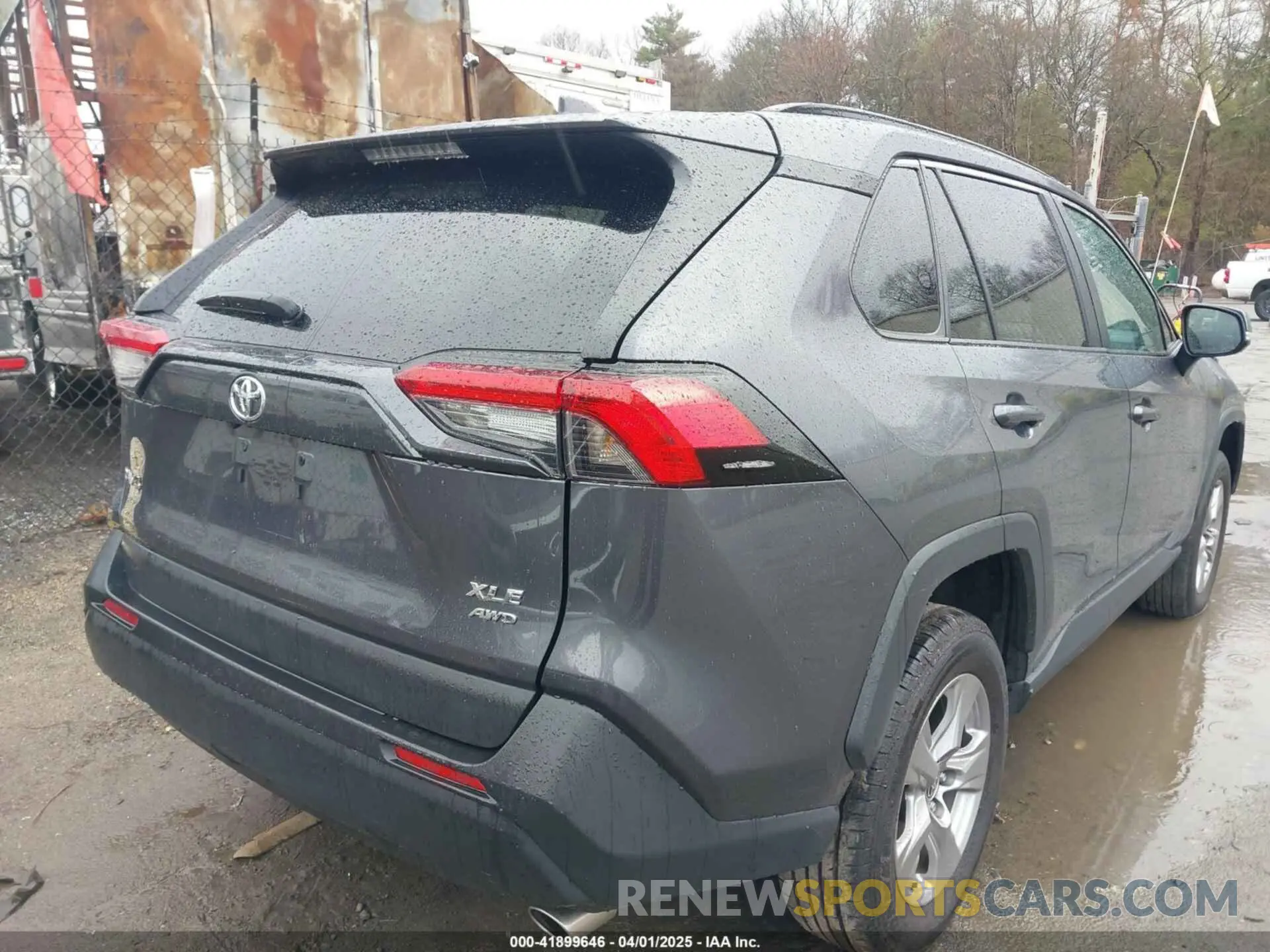 4 Photograph of a damaged car 2T3P1RFV0NW298295 TOYOTA RAV4 2022