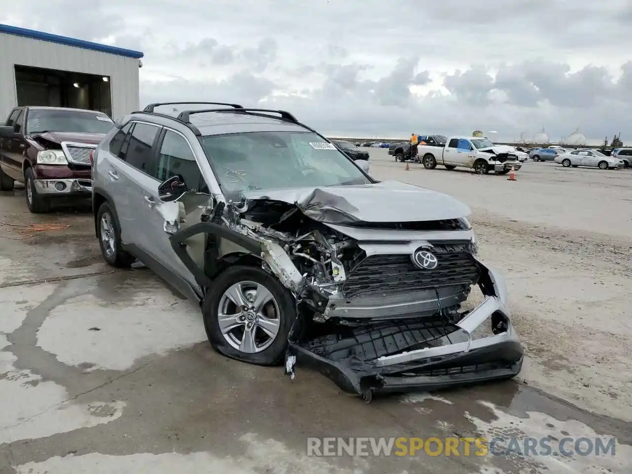 1 Photograph of a damaged car 2T3P1RFV0NW301499 TOYOTA RAV4 2022