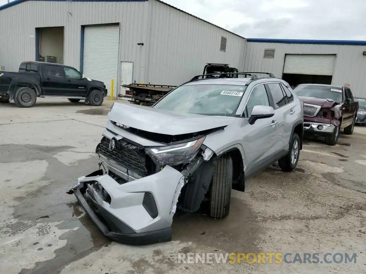 2 Photograph of a damaged car 2T3P1RFV0NW301499 TOYOTA RAV4 2022