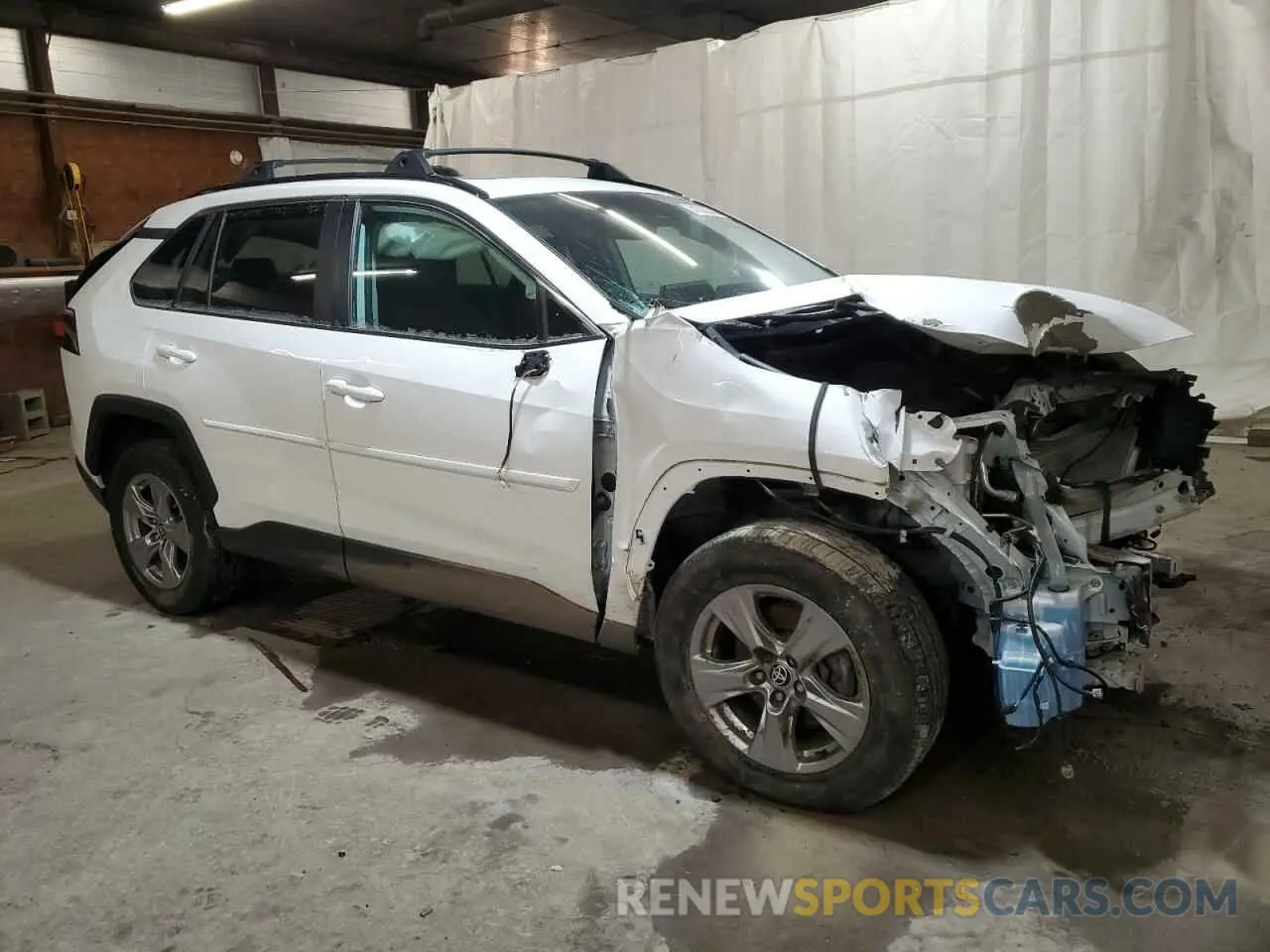 4 Photograph of a damaged car 2T3P1RFV0NW316827 TOYOTA RAV4 2022