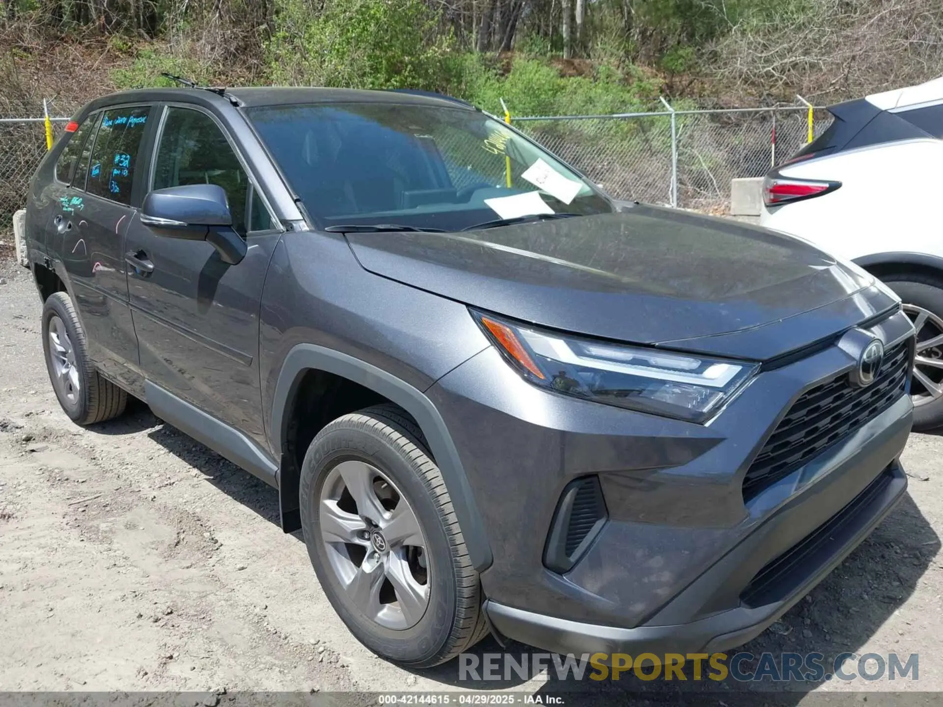 1 Photograph of a damaged car 2T3P1RFV1NC266912 TOYOTA RAV4 2022