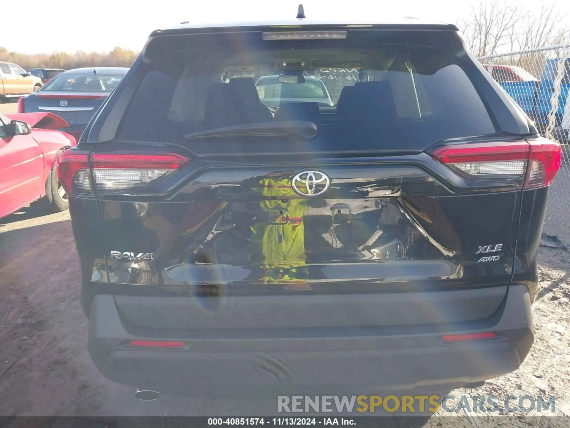 17 Photograph of a damaged car 2T3P1RFV1NC271219 TOYOTA RAV4 2022
