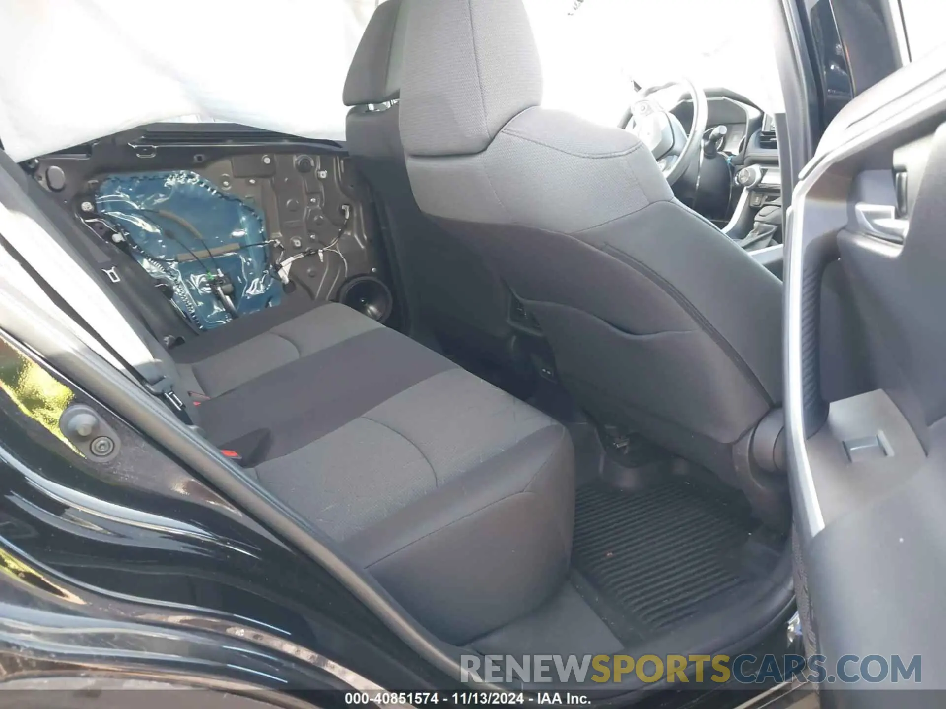 8 Photograph of a damaged car 2T3P1RFV1NC271219 TOYOTA RAV4 2022