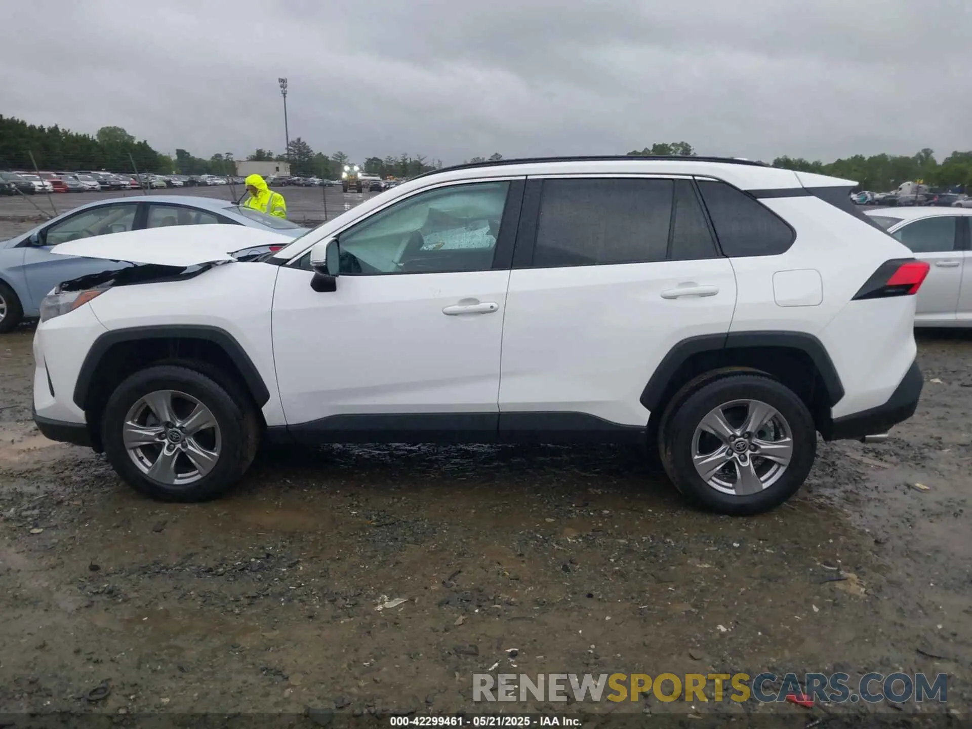 14 Photograph of a damaged car 2T3P1RFV1NC275822 TOYOTA RAV4 2022