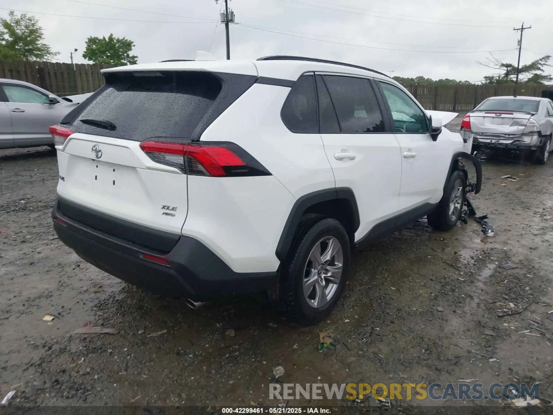 4 Photograph of a damaged car 2T3P1RFV1NC275822 TOYOTA RAV4 2022