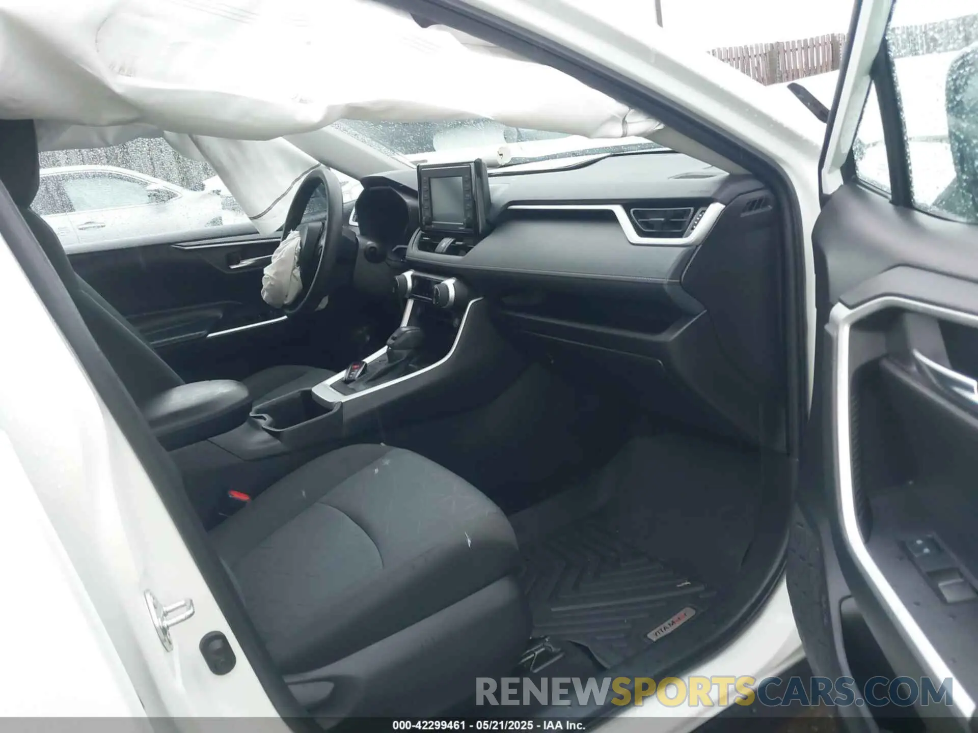 5 Photograph of a damaged car 2T3P1RFV1NC275822 TOYOTA RAV4 2022
