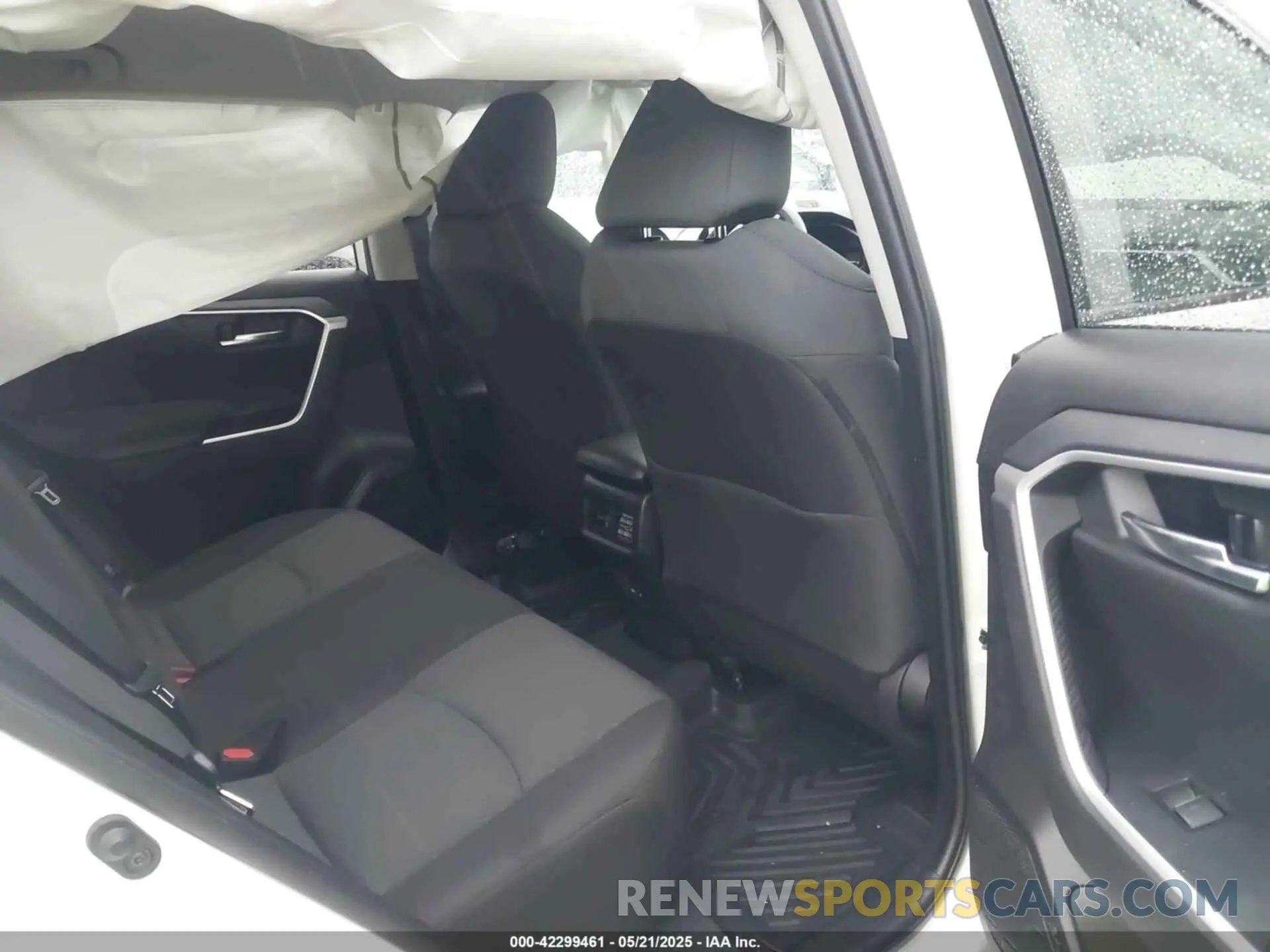 8 Photograph of a damaged car 2T3P1RFV1NC275822 TOYOTA RAV4 2022