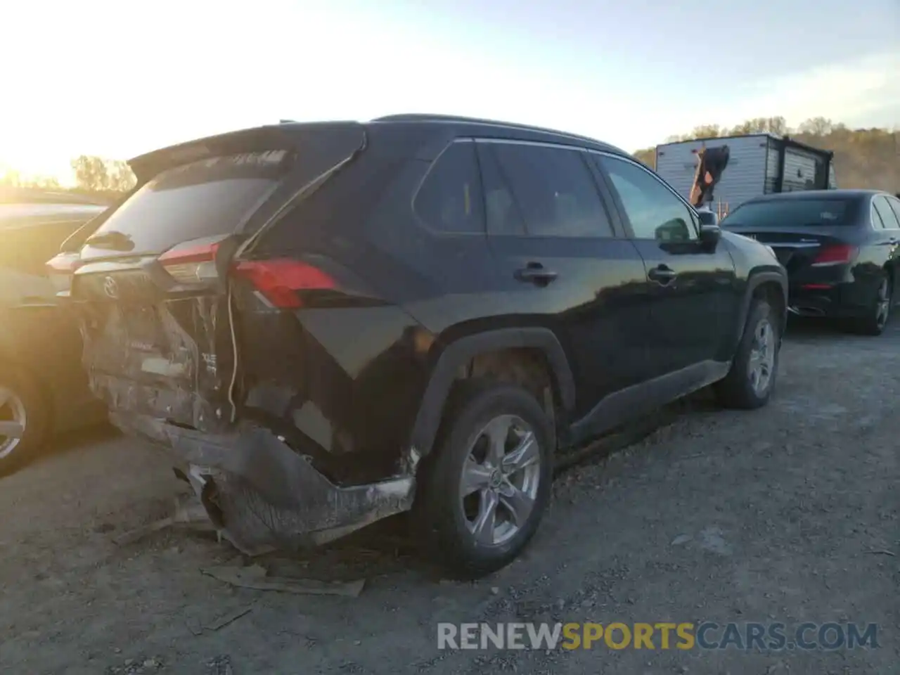 4 Photograph of a damaged car 2T3P1RFV1NC282334 TOYOTA RAV4 2022