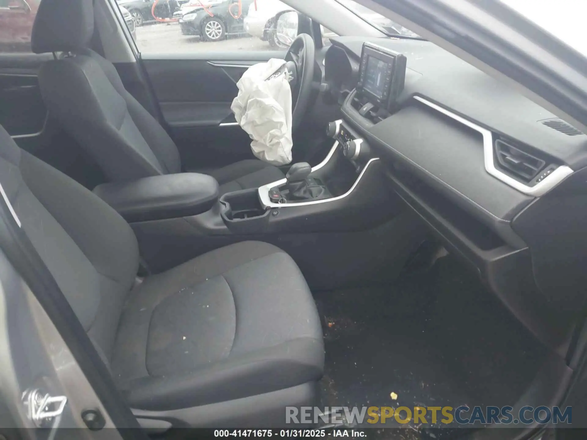5 Photograph of a damaged car 2T3P1RFV1NC282608 TOYOTA RAV4 2022
