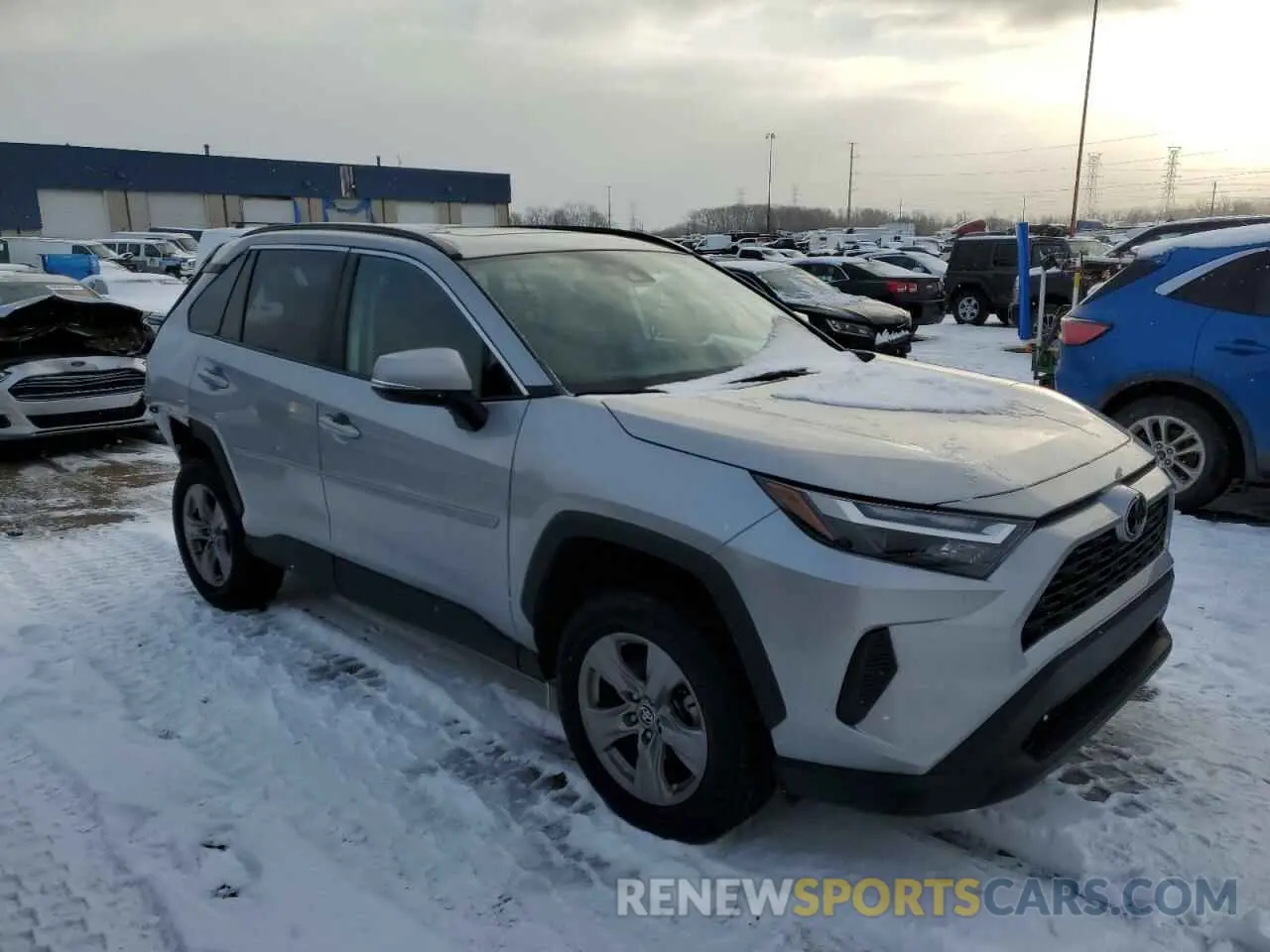 4 Photograph of a damaged car 2T3P1RFV1NC305658 TOYOTA RAV4 2022