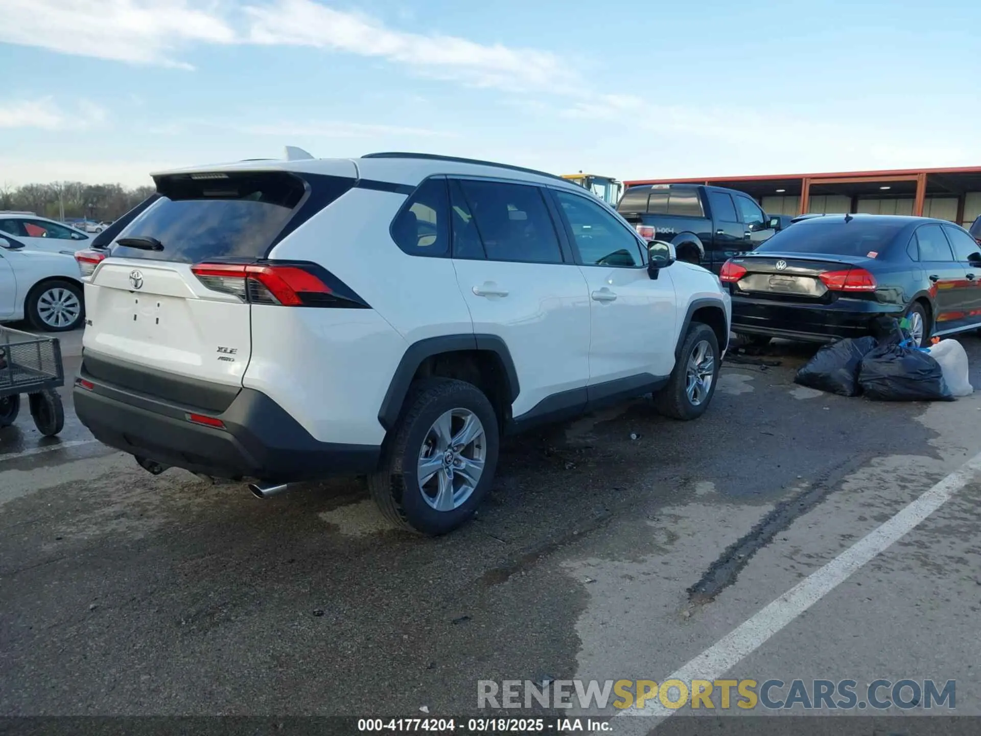 4 Photograph of a damaged car 2T3P1RFV1NC314733 TOYOTA RAV4 2022
