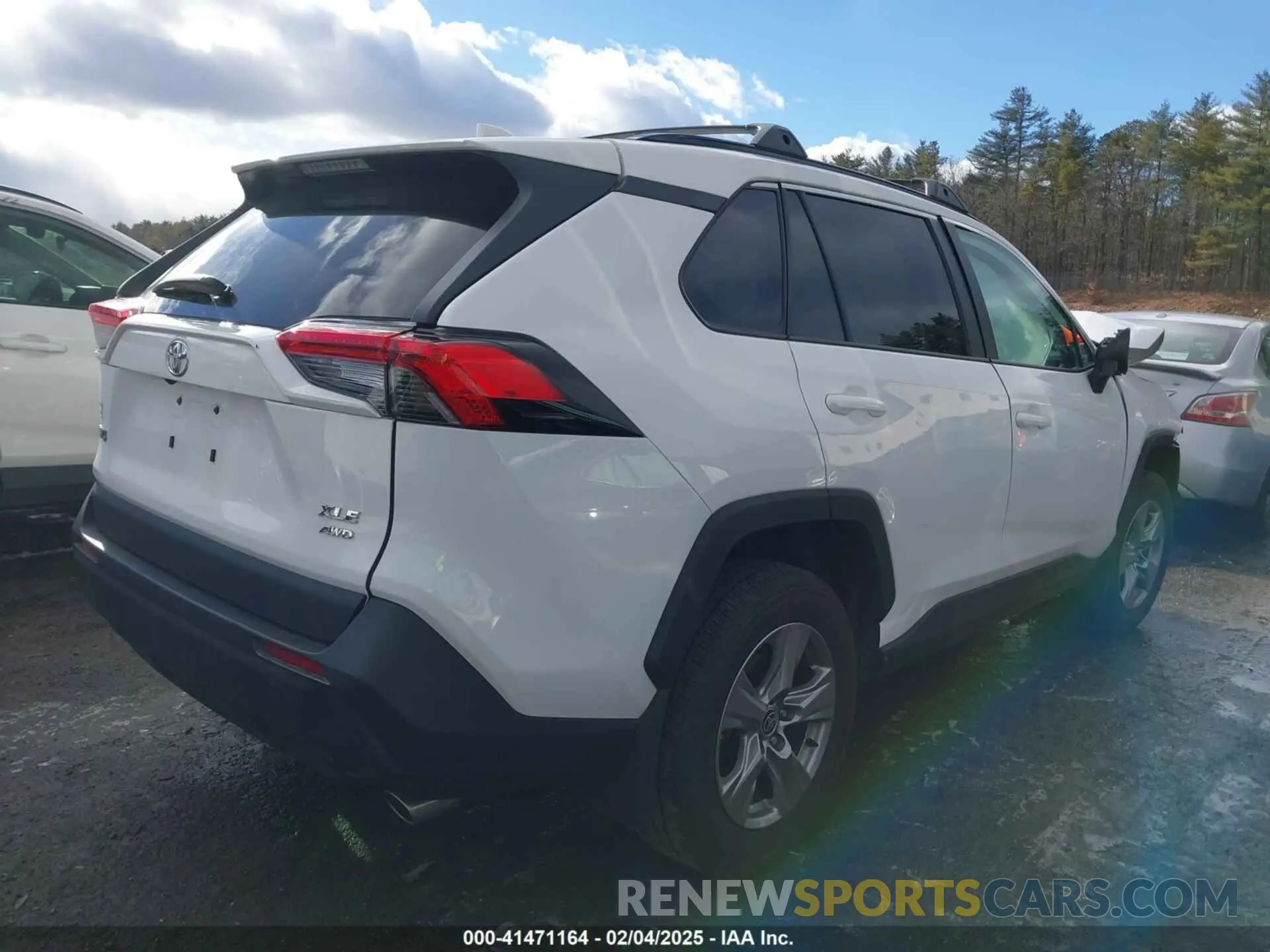 4 Photograph of a damaged car 2T3P1RFV1NW325228 TOYOTA RAV4 2022
