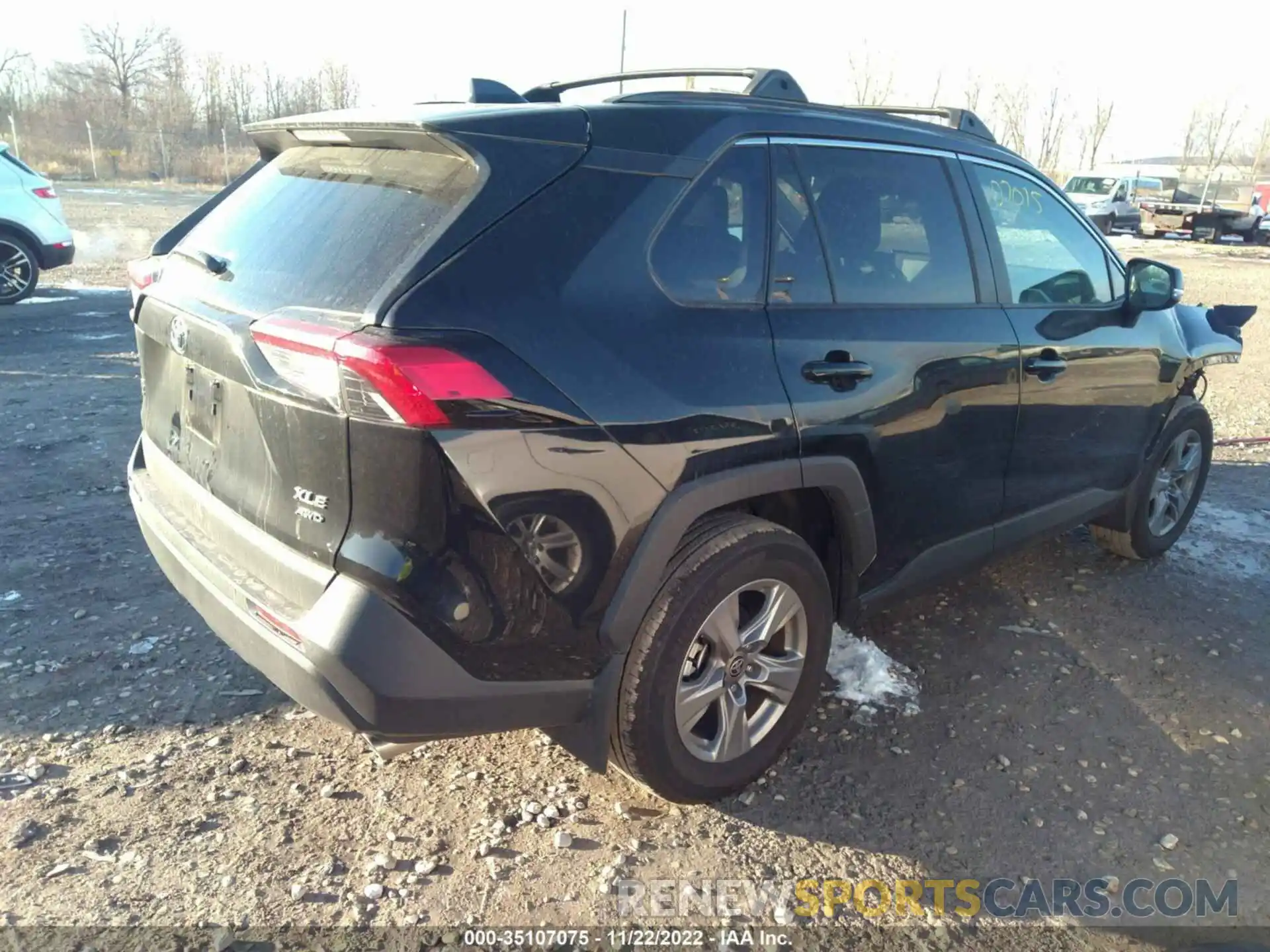 4 Photograph of a damaged car 2T3P1RFV2NC270175 TOYOTA RAV4 2022