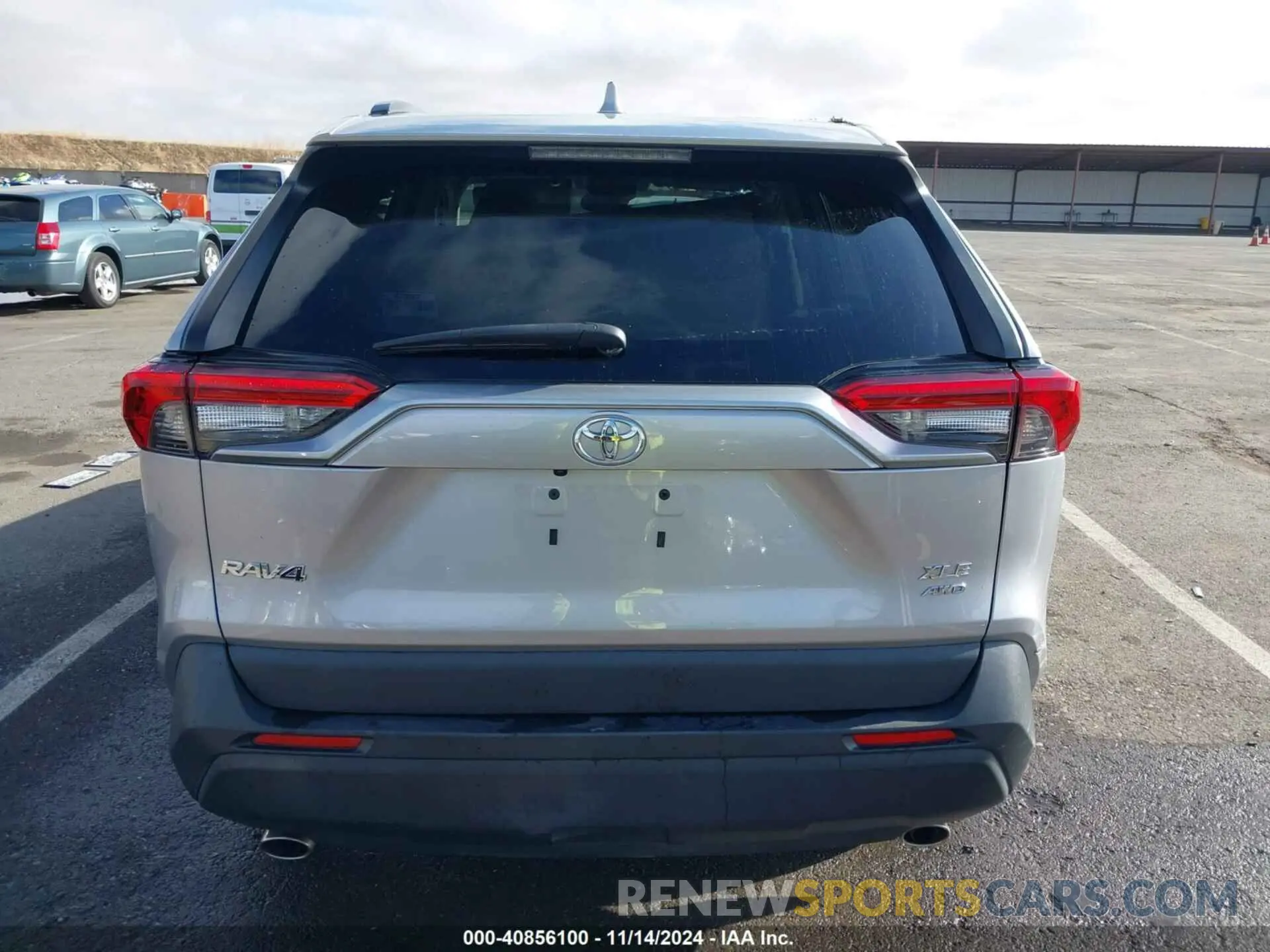 17 Photograph of a damaged car 2T3P1RFV2NC274405 TOYOTA RAV4 2022