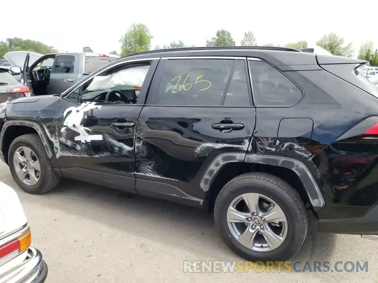 9 Photograph of a damaged car 2T3P1RFV2NC283413 TOYOTA RAV4 2022