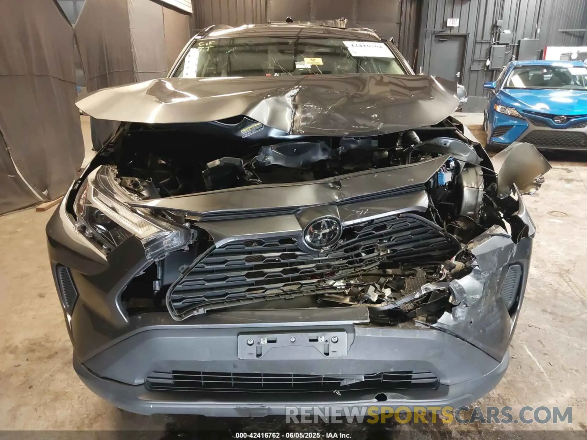 13 Photograph of a damaged car 2T3P1RFV2NC302770 TOYOTA RAV4 2022