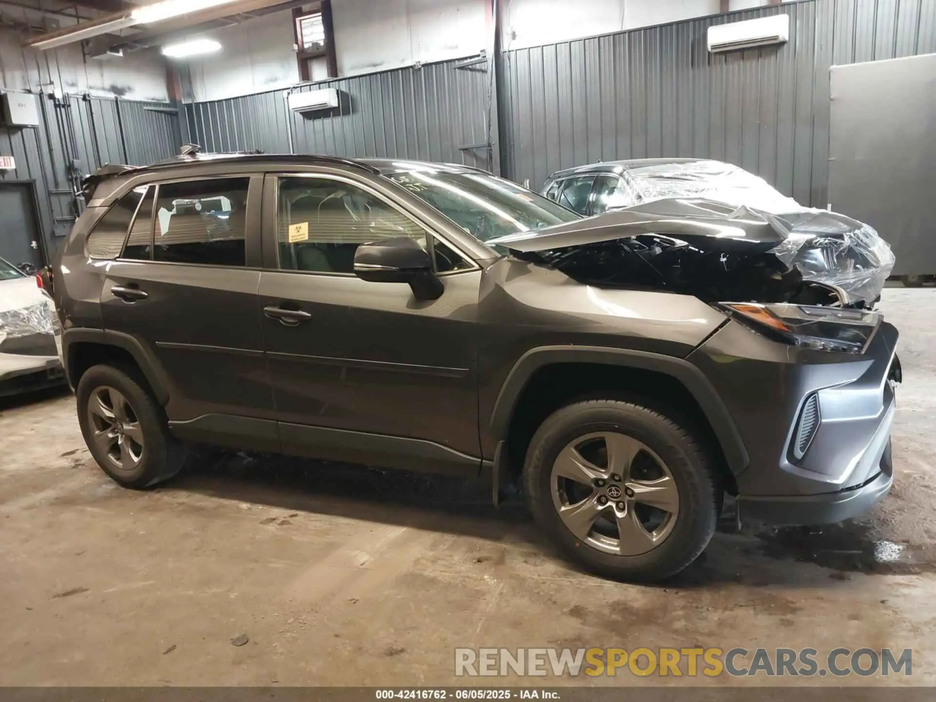 14 Photograph of a damaged car 2T3P1RFV2NC302770 TOYOTA RAV4 2022