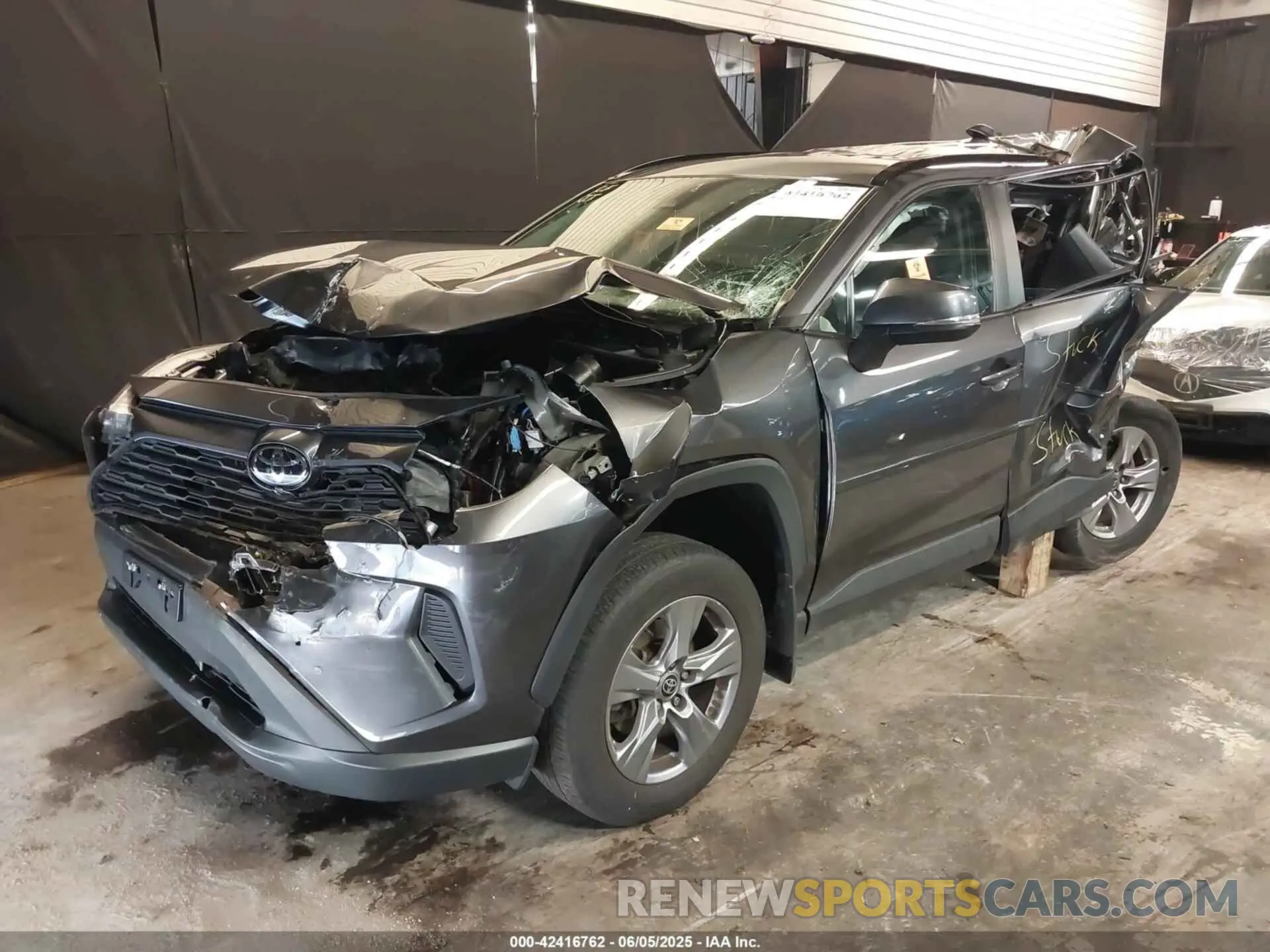 2 Photograph of a damaged car 2T3P1RFV2NC302770 TOYOTA RAV4 2022
