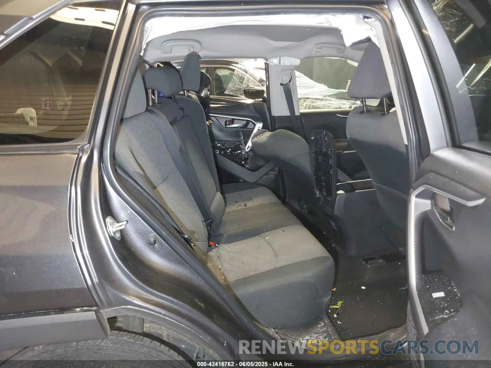 8 Photograph of a damaged car 2T3P1RFV2NC302770 TOYOTA RAV4 2022