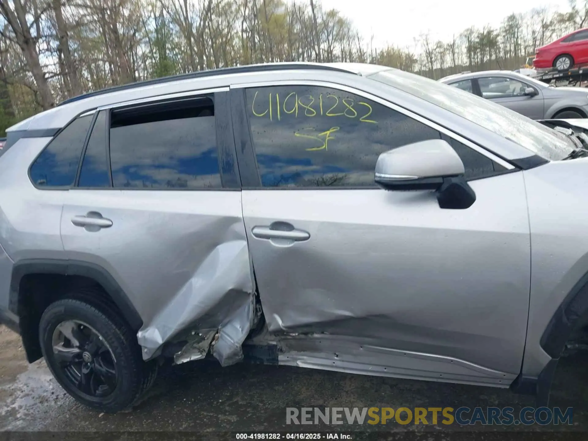 14 Photograph of a damaged car 2T3P1RFV2NC316877 TOYOTA RAV4 2022